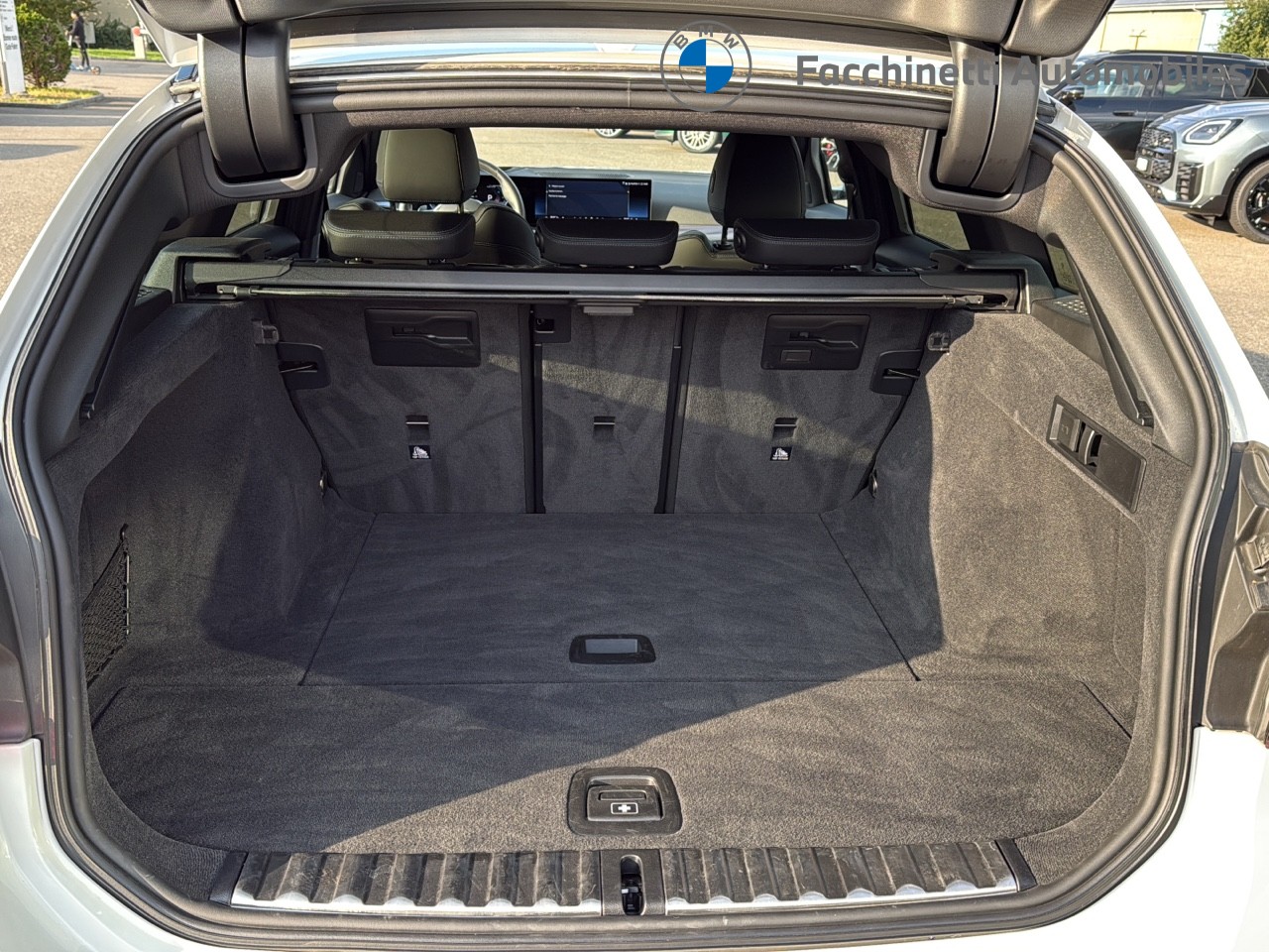 BMW 330d xDrive 48V Touring Steptronic M Sport-image-23