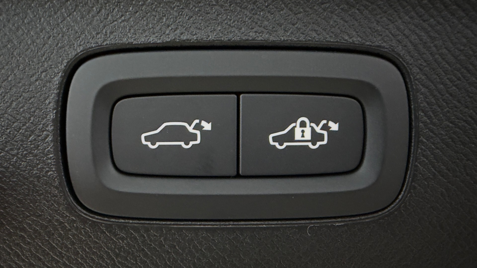 VOLVO XC90 2.0 T8 TE Black Edition e-image-15