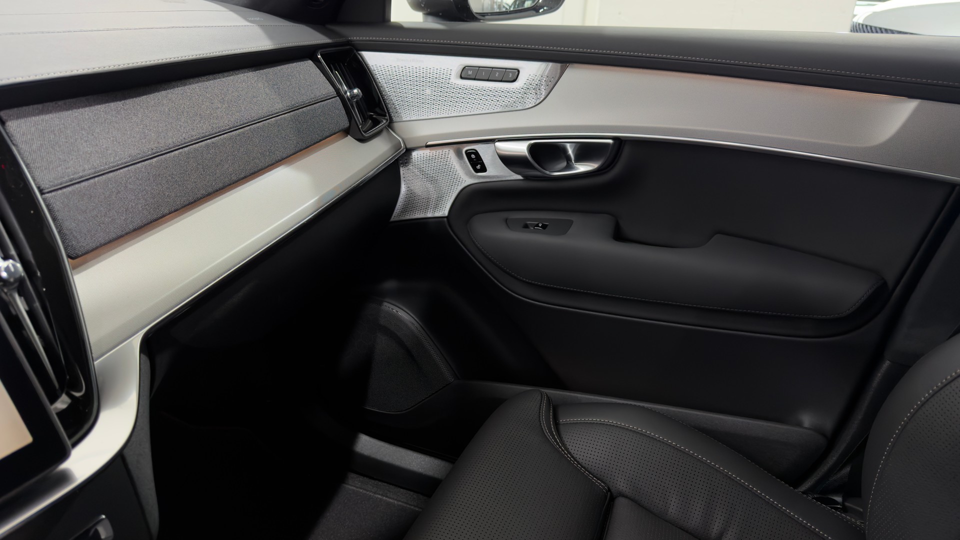 VOLVO XC90 2.0 T8 TE Black Edition e-image-14
