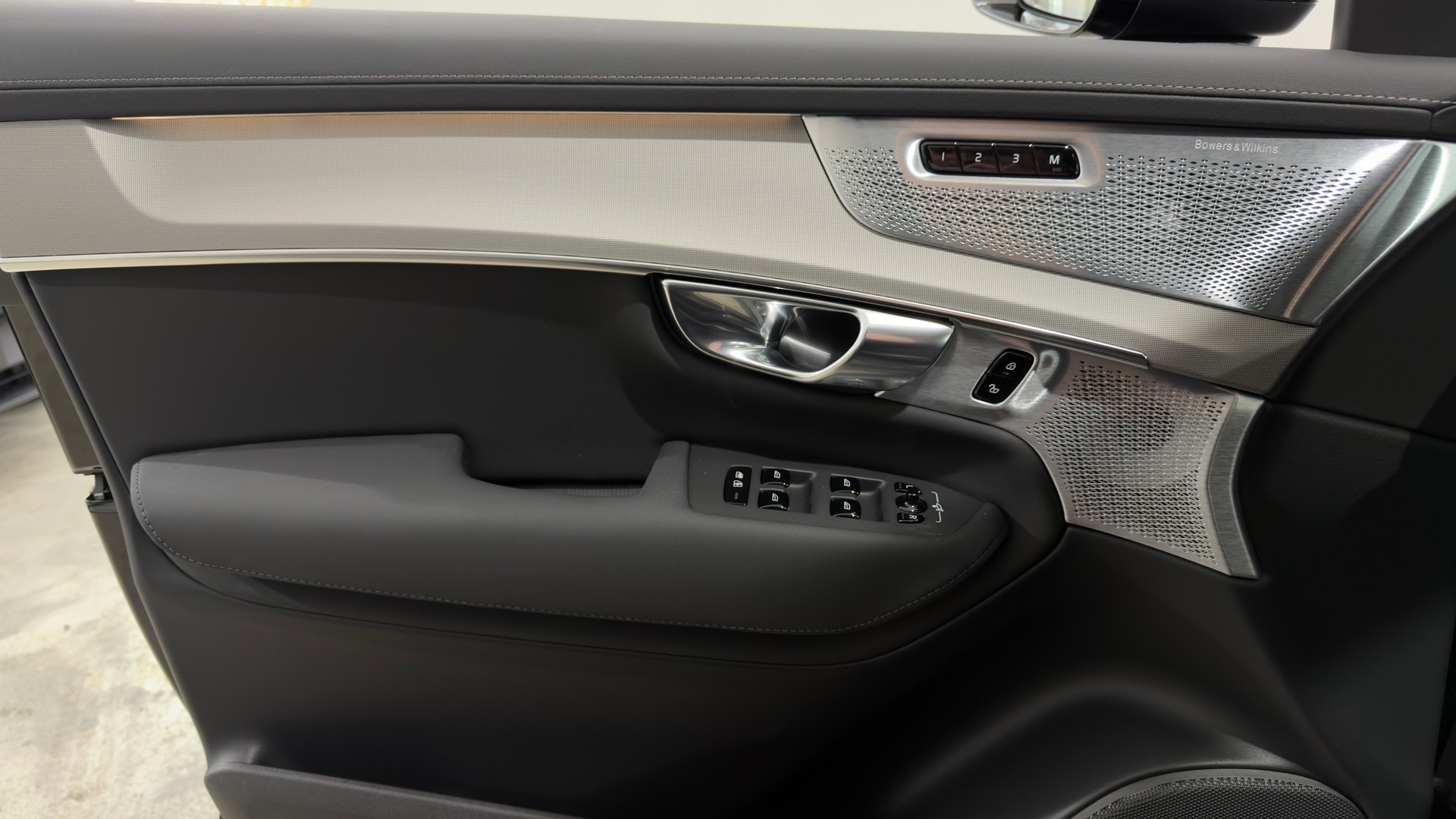 VOLVO XC90 2.0 T8 TE Black Edition e-image-11