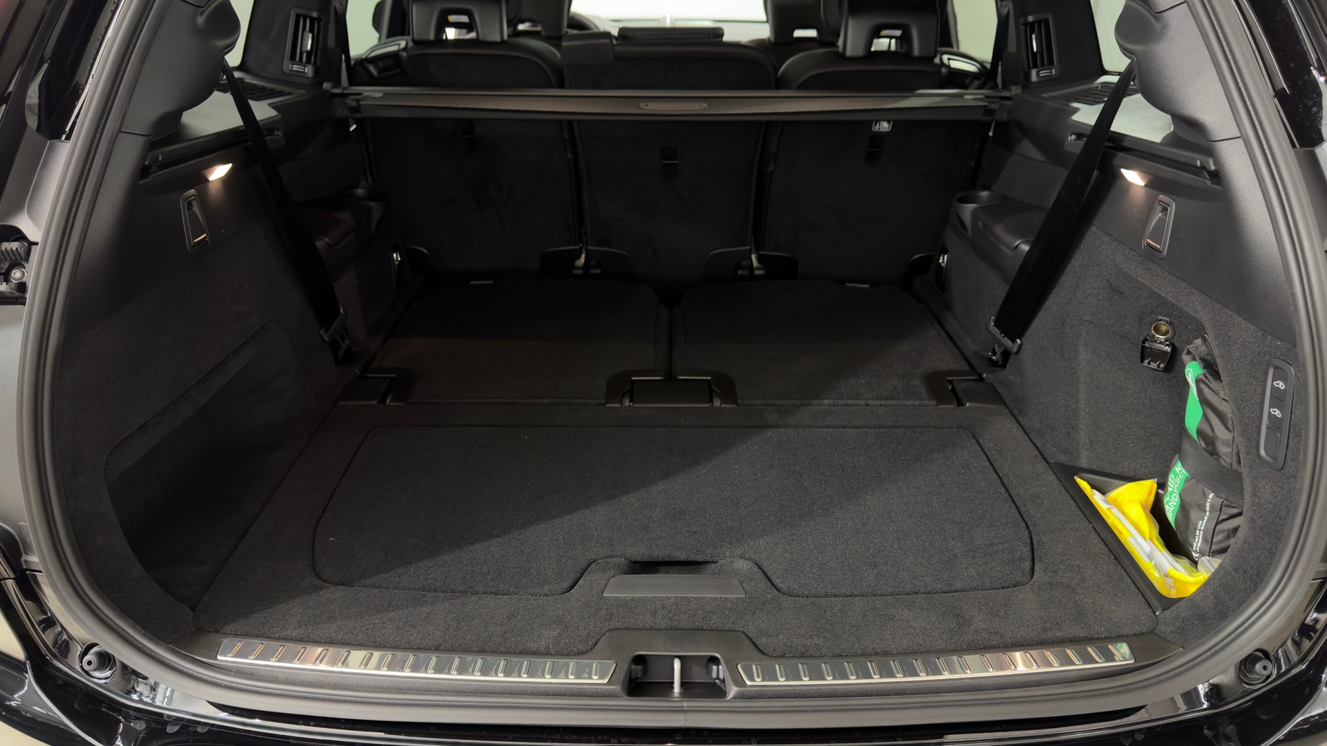 VOLVO XC90 2.0 T8 TE Black Edition e-image-6