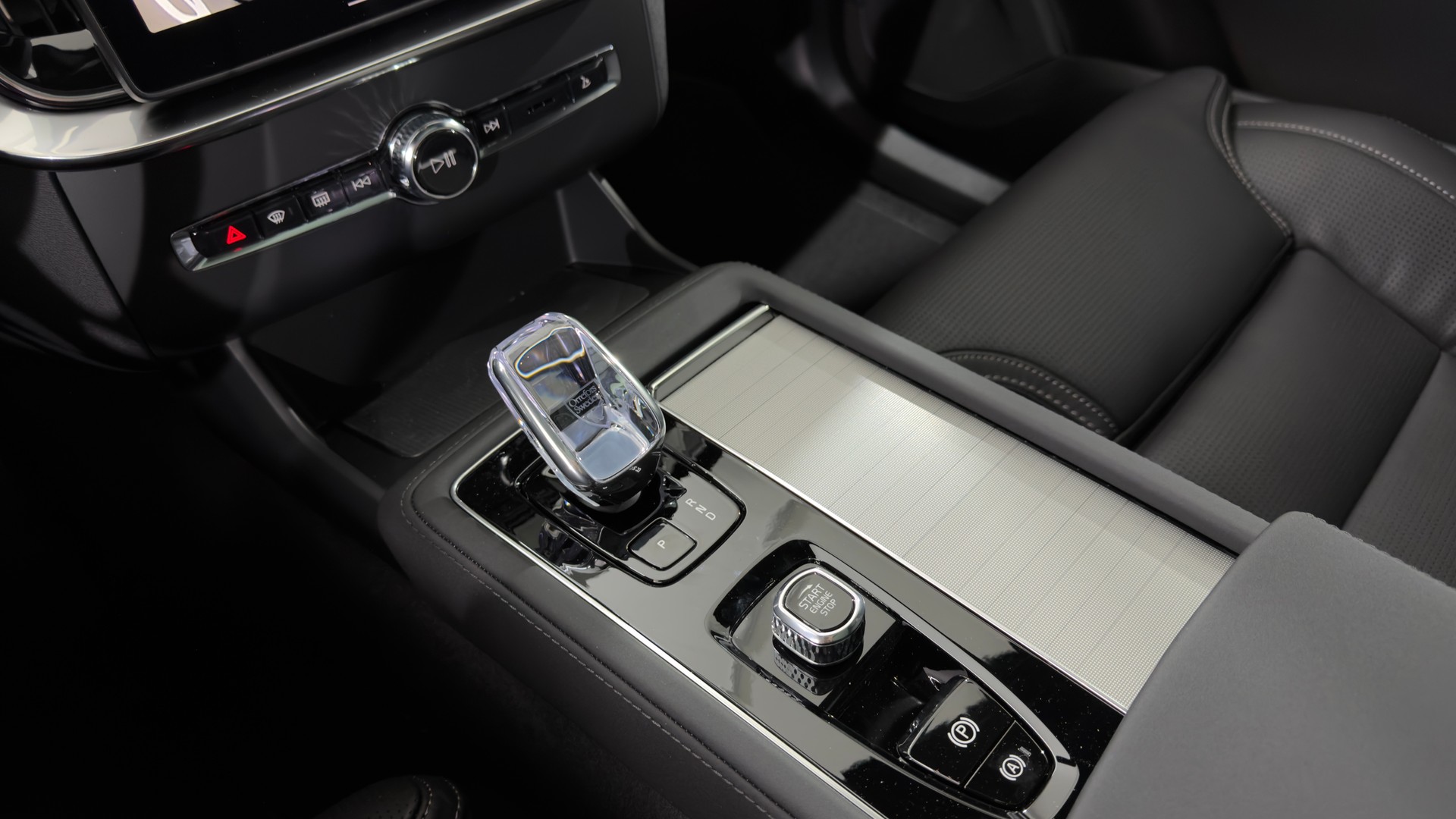 VOLVO XC90 2.0 T8 TE Black Edition e-image-10