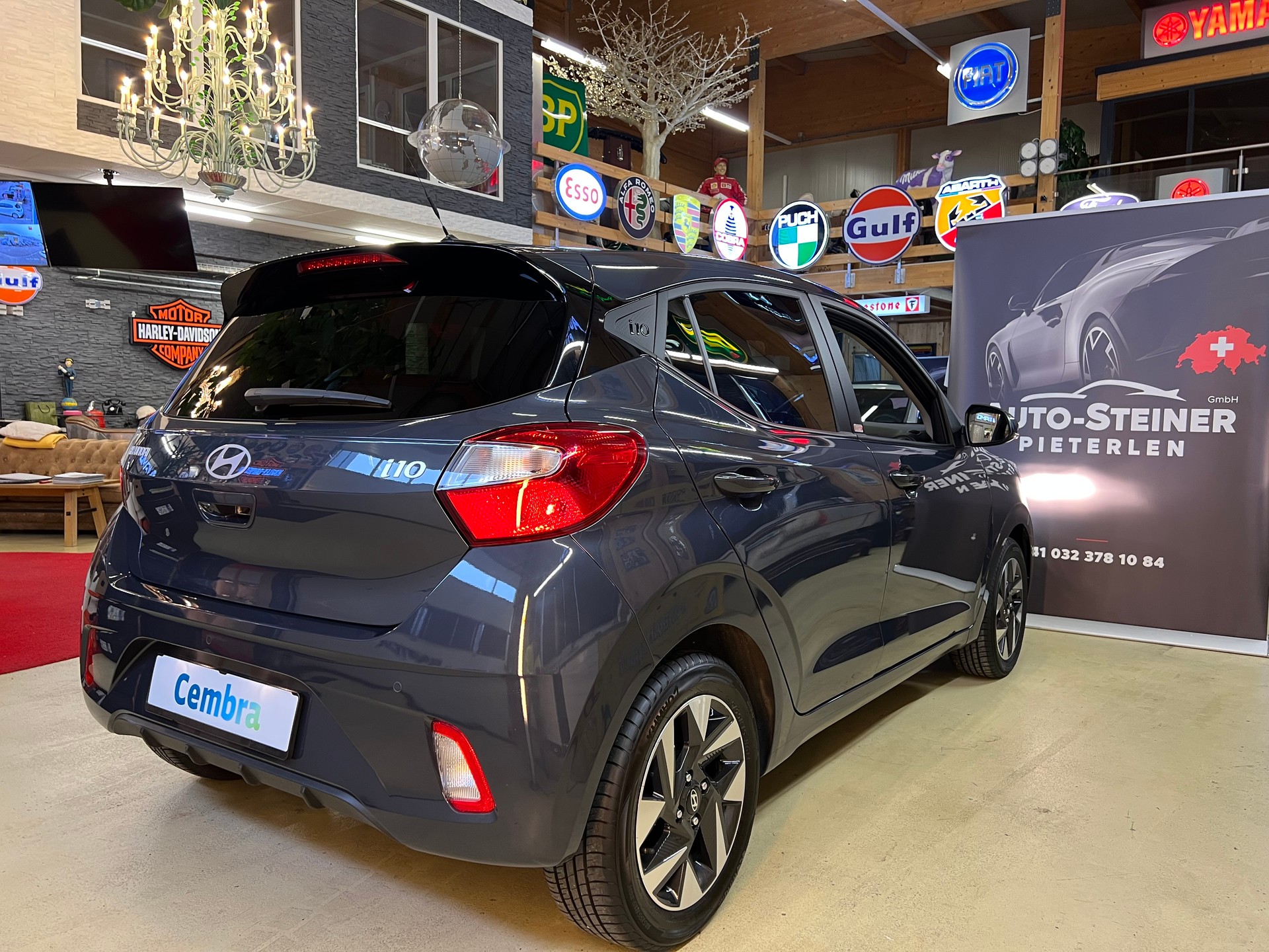 HYUNDAI i10 1.2 "BENZINER CH WAGEN" + SITZHEIZUNG + ALUFELGEN + VIEL ZUBEHÖR + SAUBER + GEPFLEGT. !! NUR 6`800 KM !!-image-2