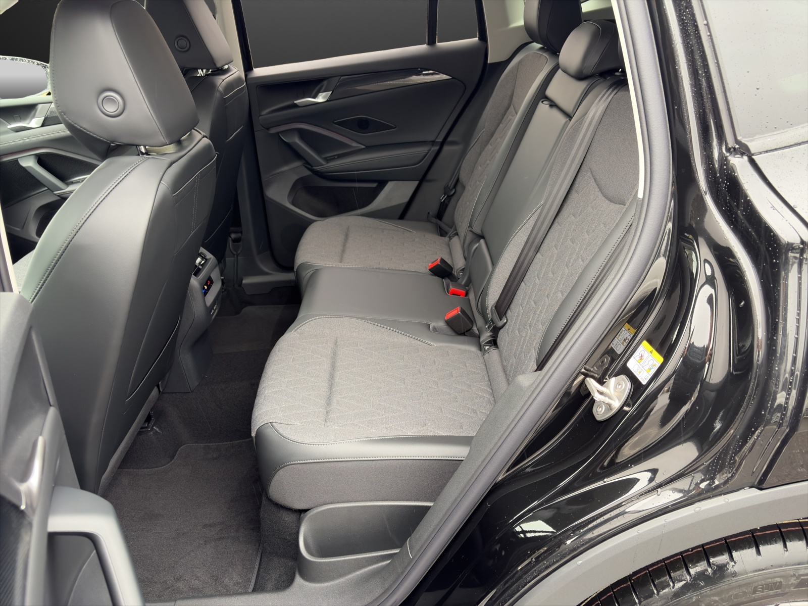 VW Tiguan 2.0 TDI SCR Elegance 4Motion DSG-image-8