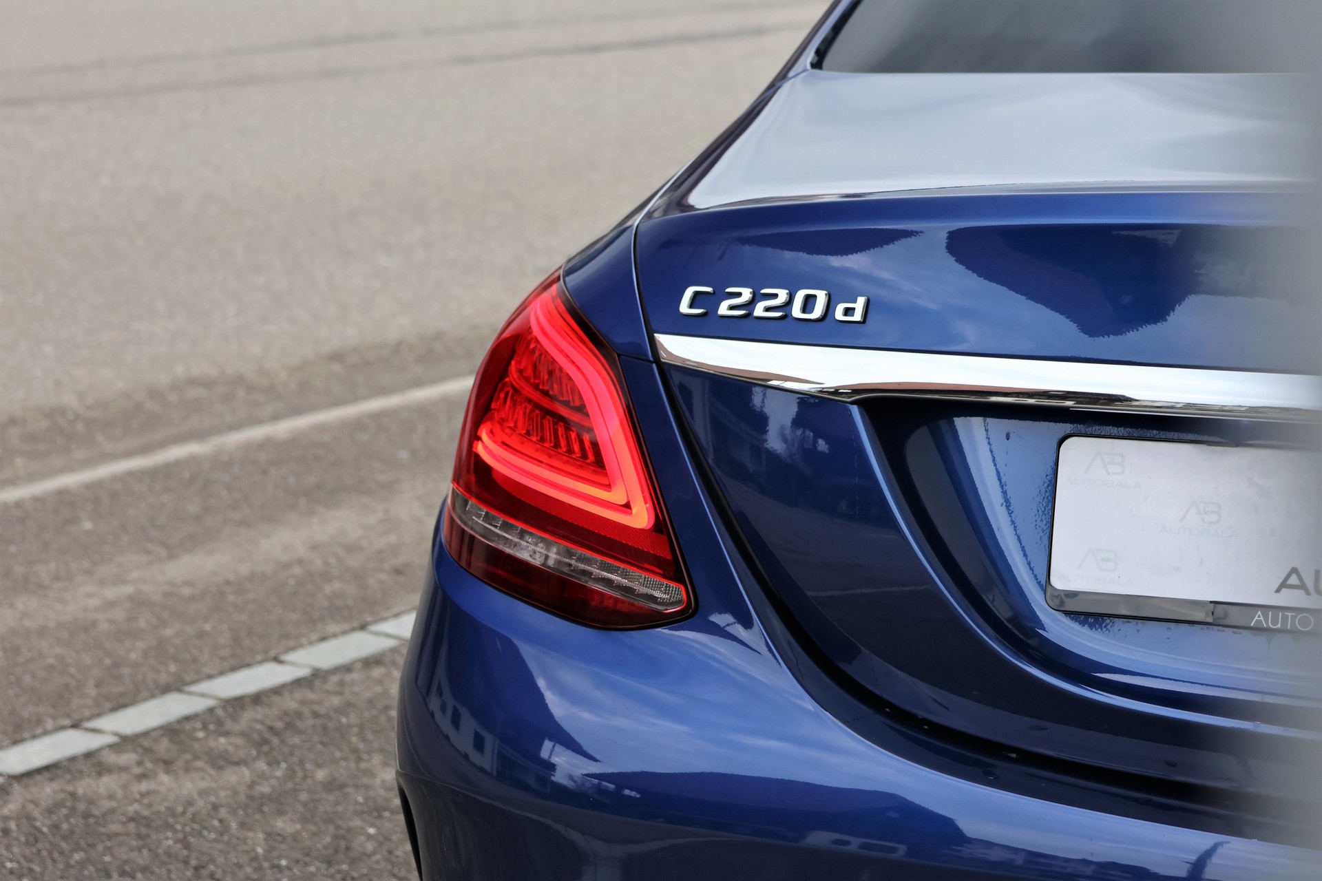 MERCEDES-BENZ C 220 d Swiss Star AMG Line 4Matic 9G-Tronic (CH)-image-4