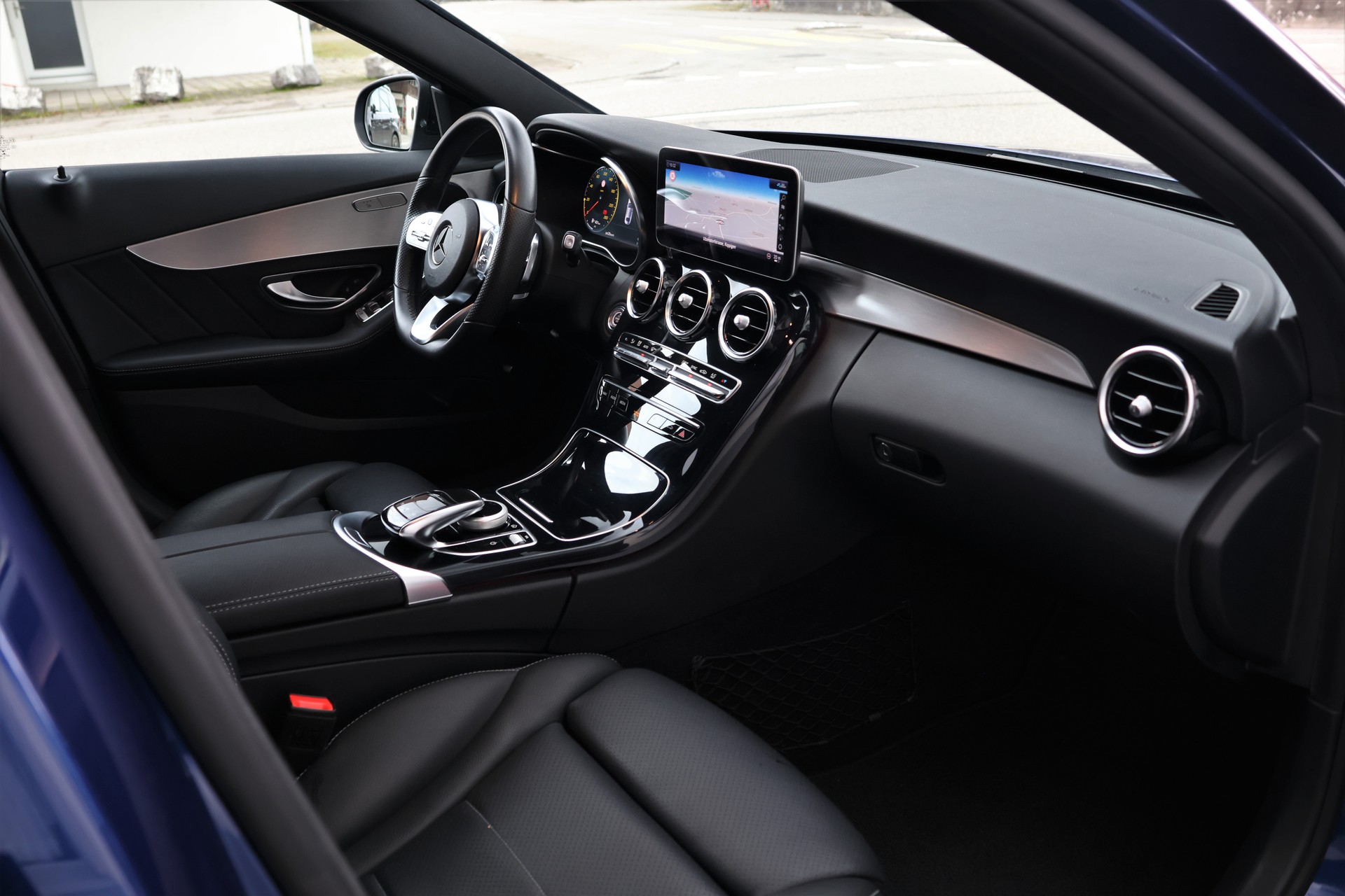 MERCEDES-BENZ C 220 d Swiss Star AMG Line 4Matic 9G-Tronic (CH)-image-15