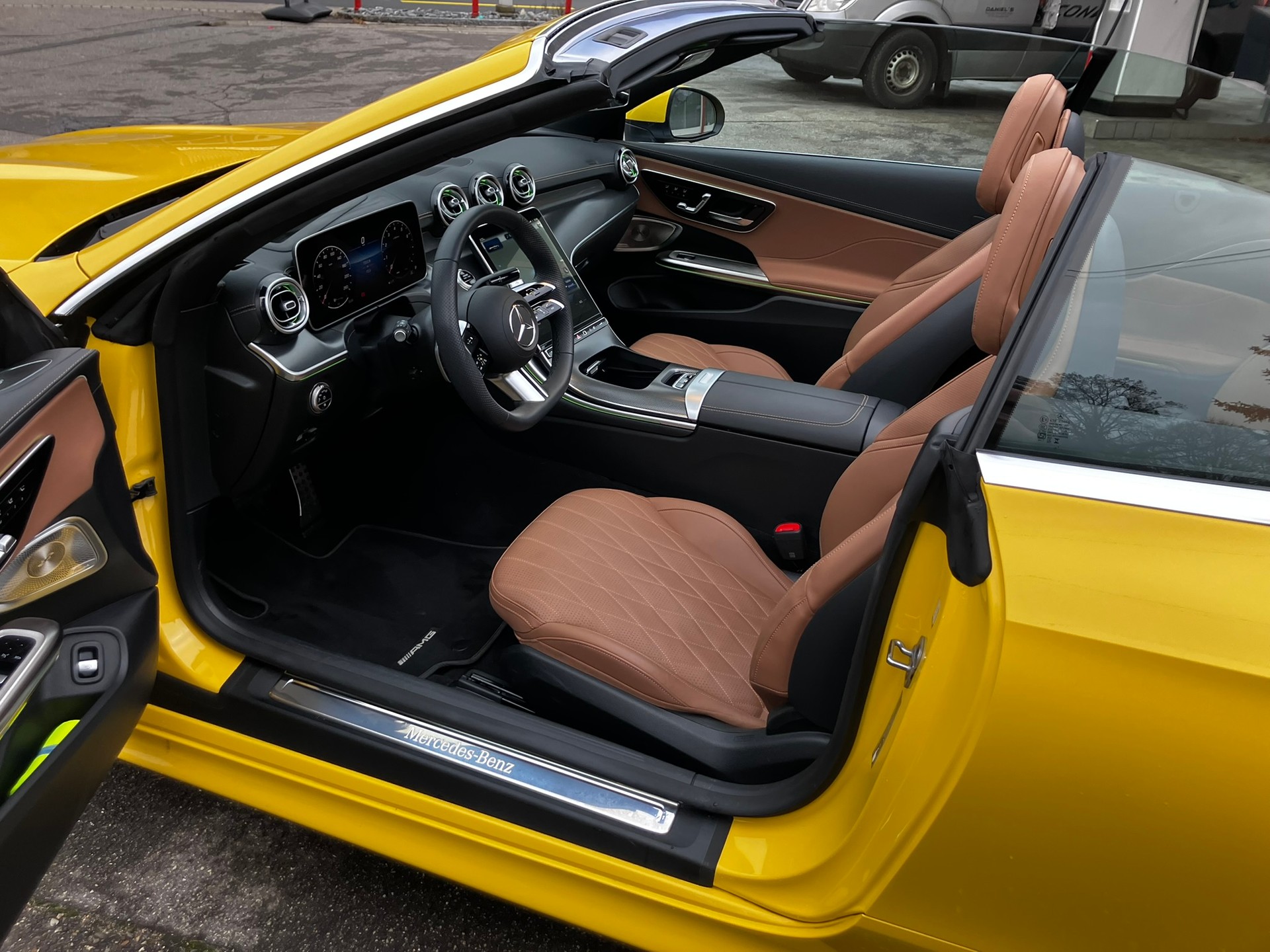 MERCEDES-BENZ CLE 300 Cabrio 4Matic 9G-Tronic-image-4