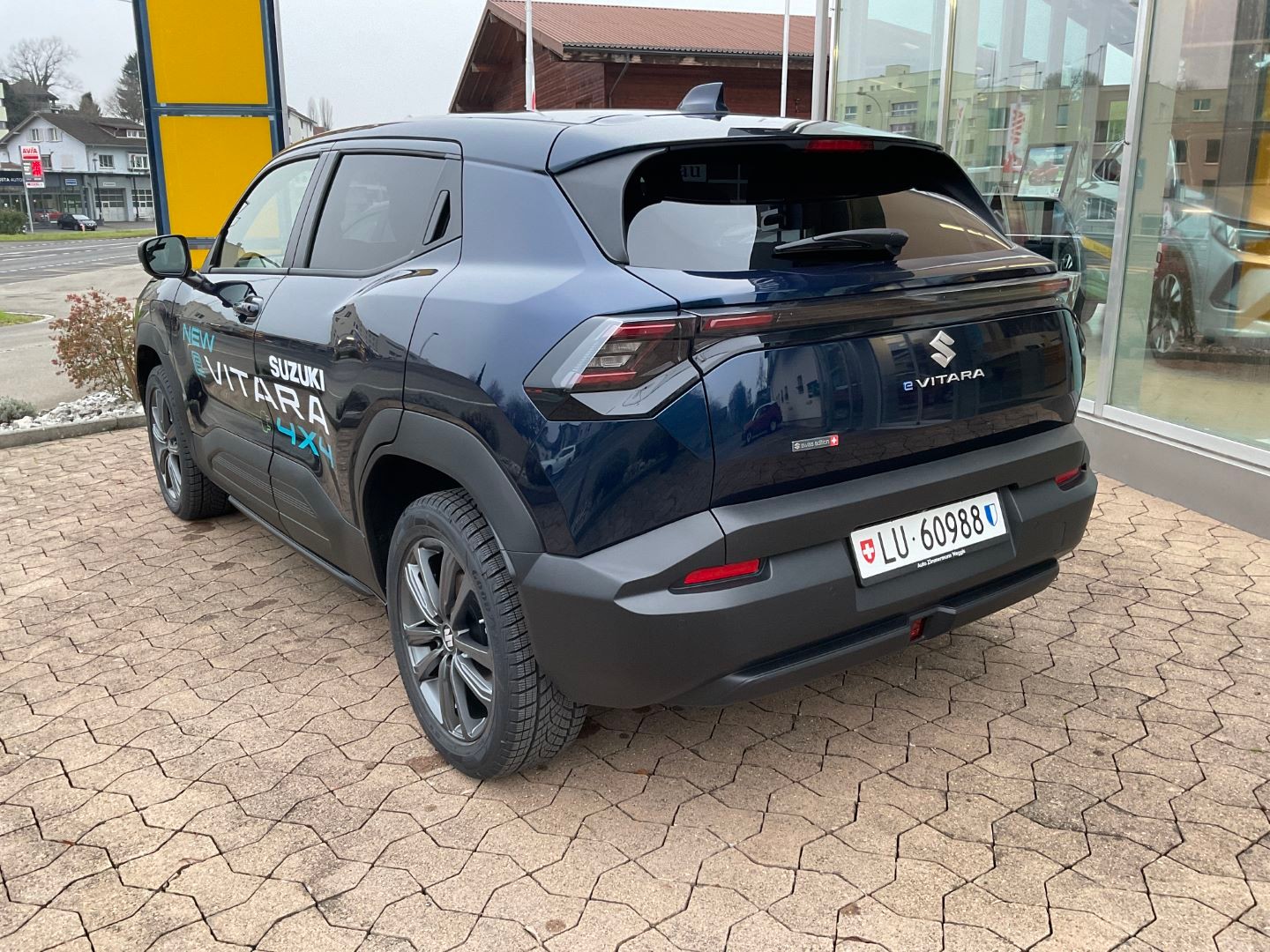 SUZUKI e Vitara Compact Top 4x4-image-15