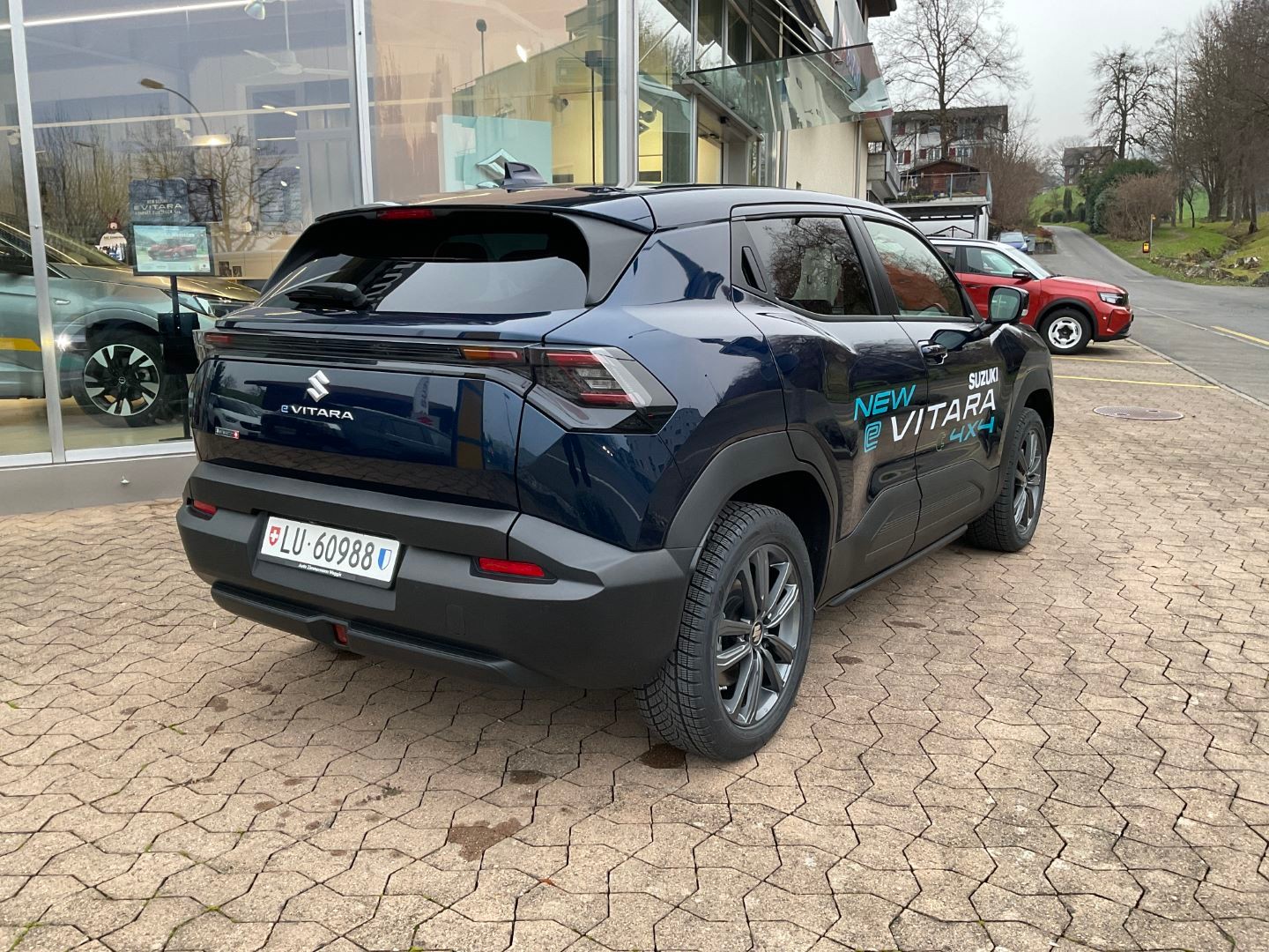SUZUKI e Vitara Compact Top 4x4-image-3