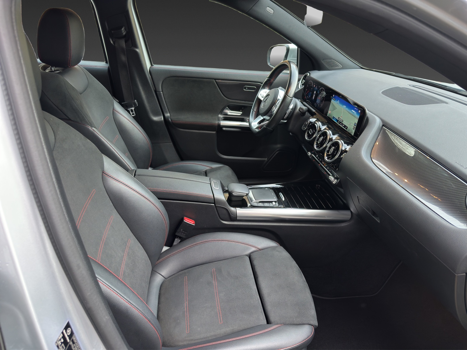 MERCEDES-BENZ GLA 250 4Matic AMG Line 8G-DCT-image-13