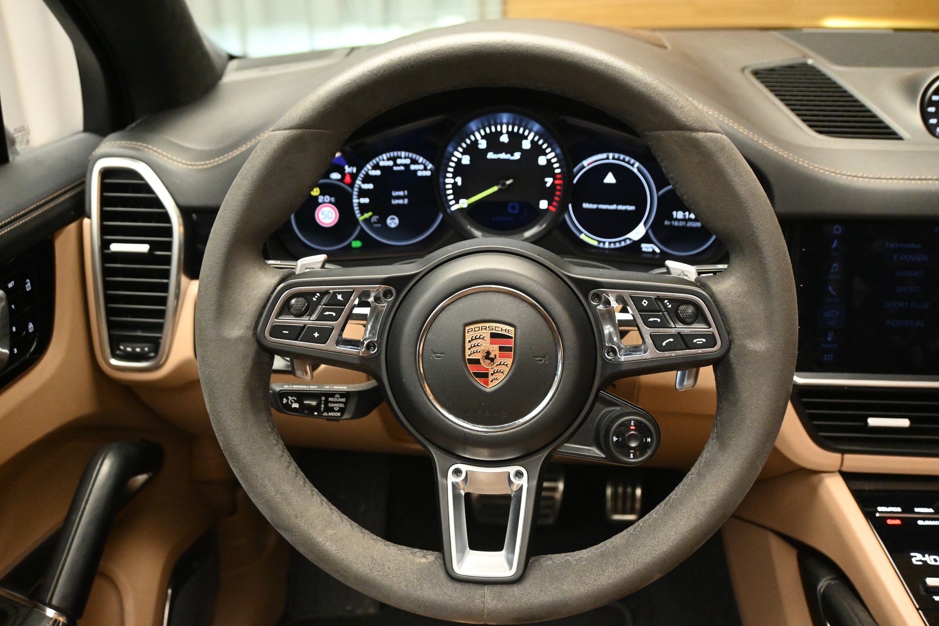 PORSCHE Cayenne Turbo S E-Hybrid-image-11