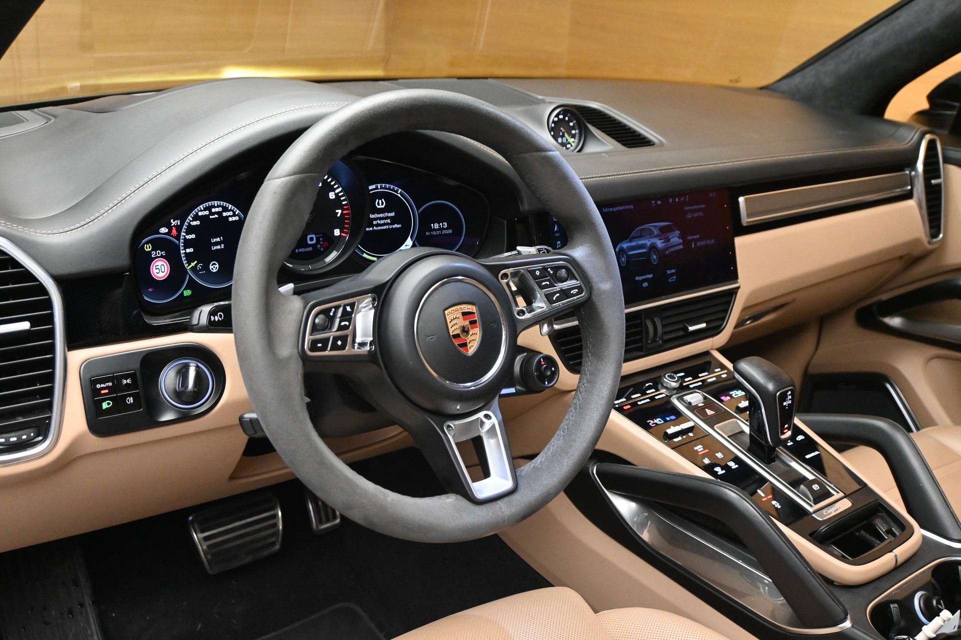 PORSCHE Cayenne Turbo S E-Hybrid-image-9