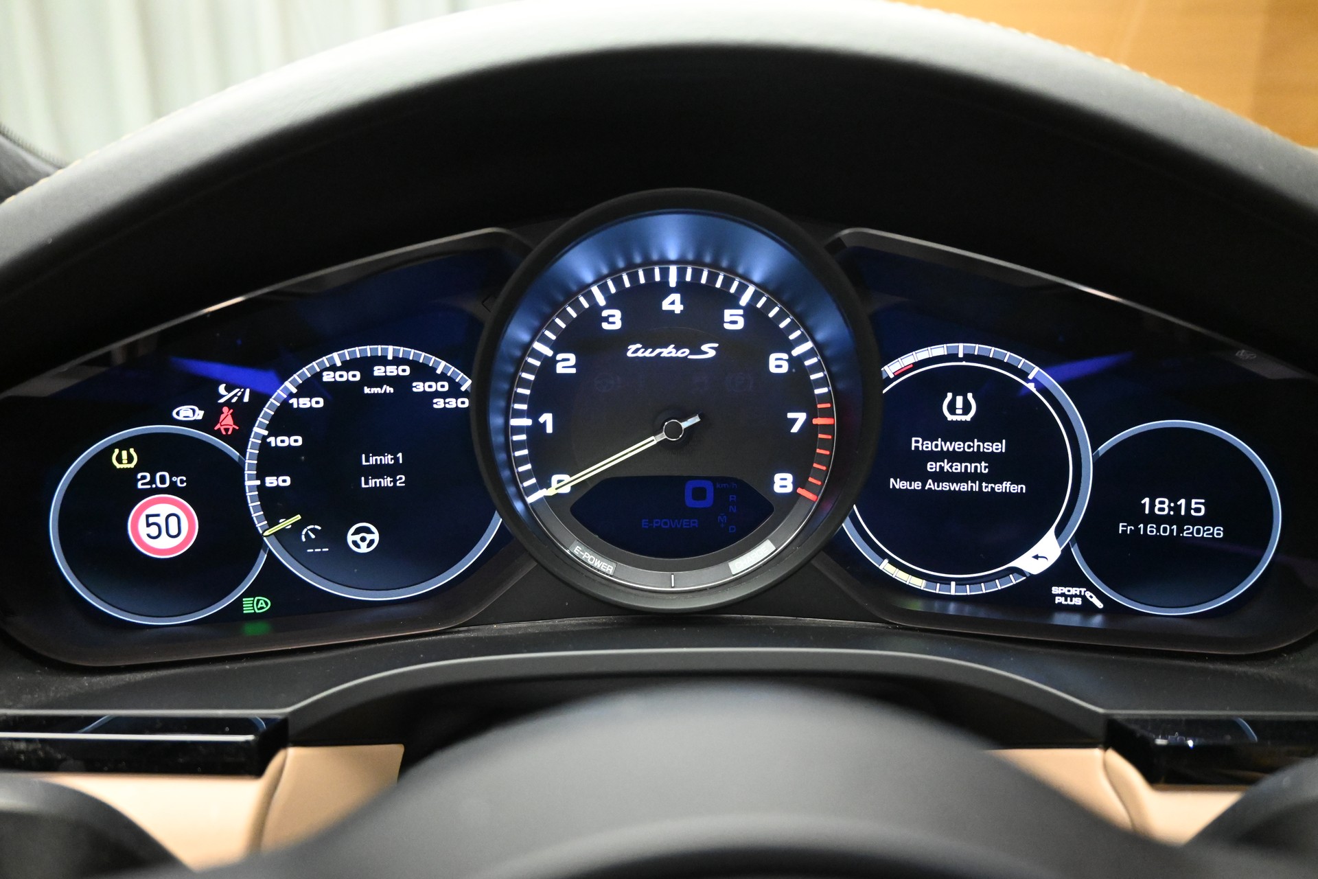PORSCHE Cayenne Turbo S E-Hybrid-image-12