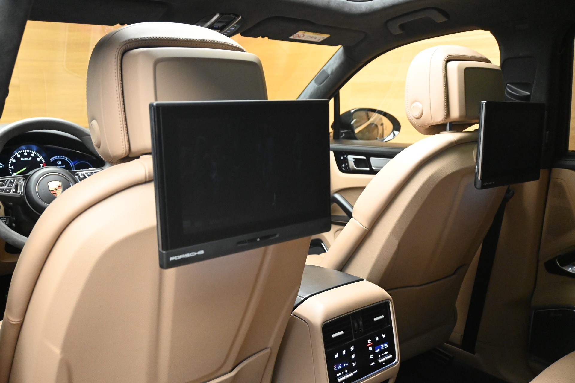 PORSCHE Cayenne Turbo S E-Hybrid-image-8