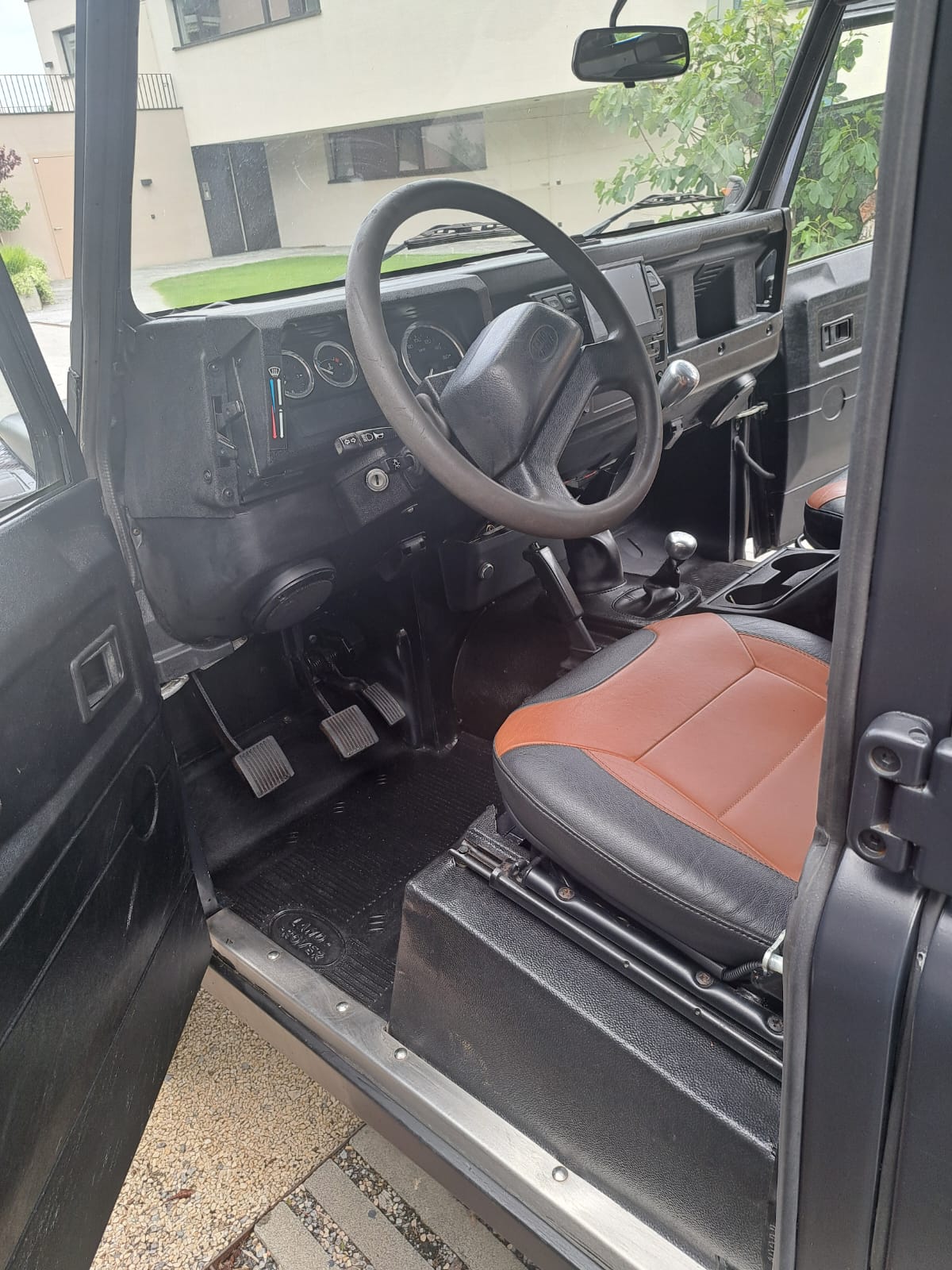 LAND ROVER Defender 110 SW 2.5 Td5-image-6