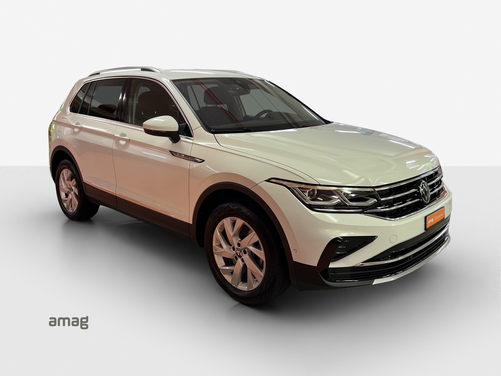 VW Tiguan 2.0 TDI SCR Elegance 4Motion DSG-image-5