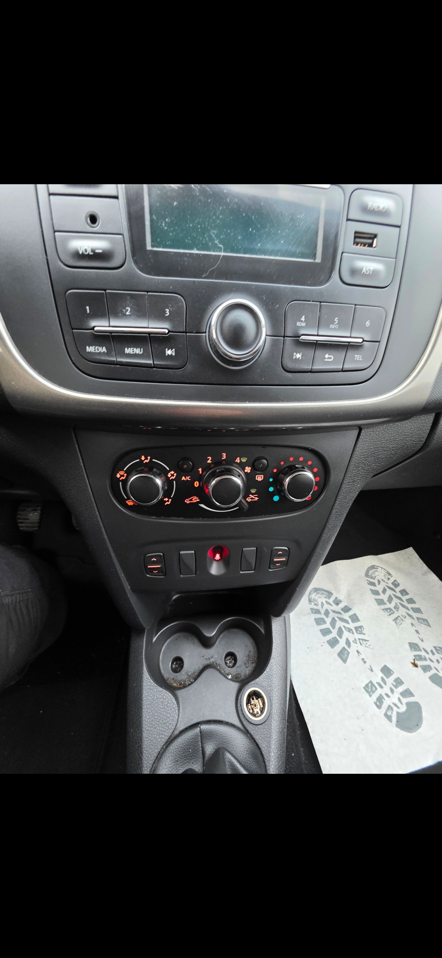 DACIA Logan MCV 0.9 Lauréate-image-8