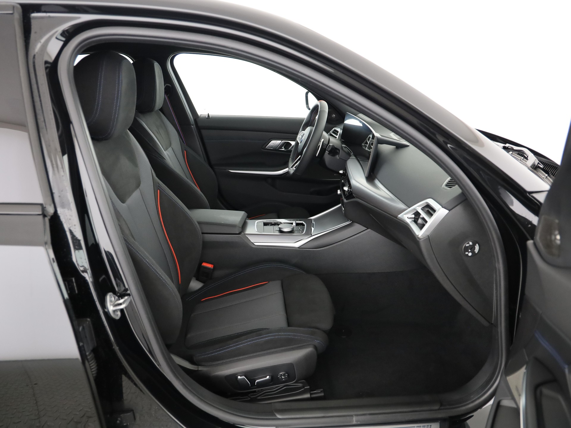 BMW M340d xDrive-image-12