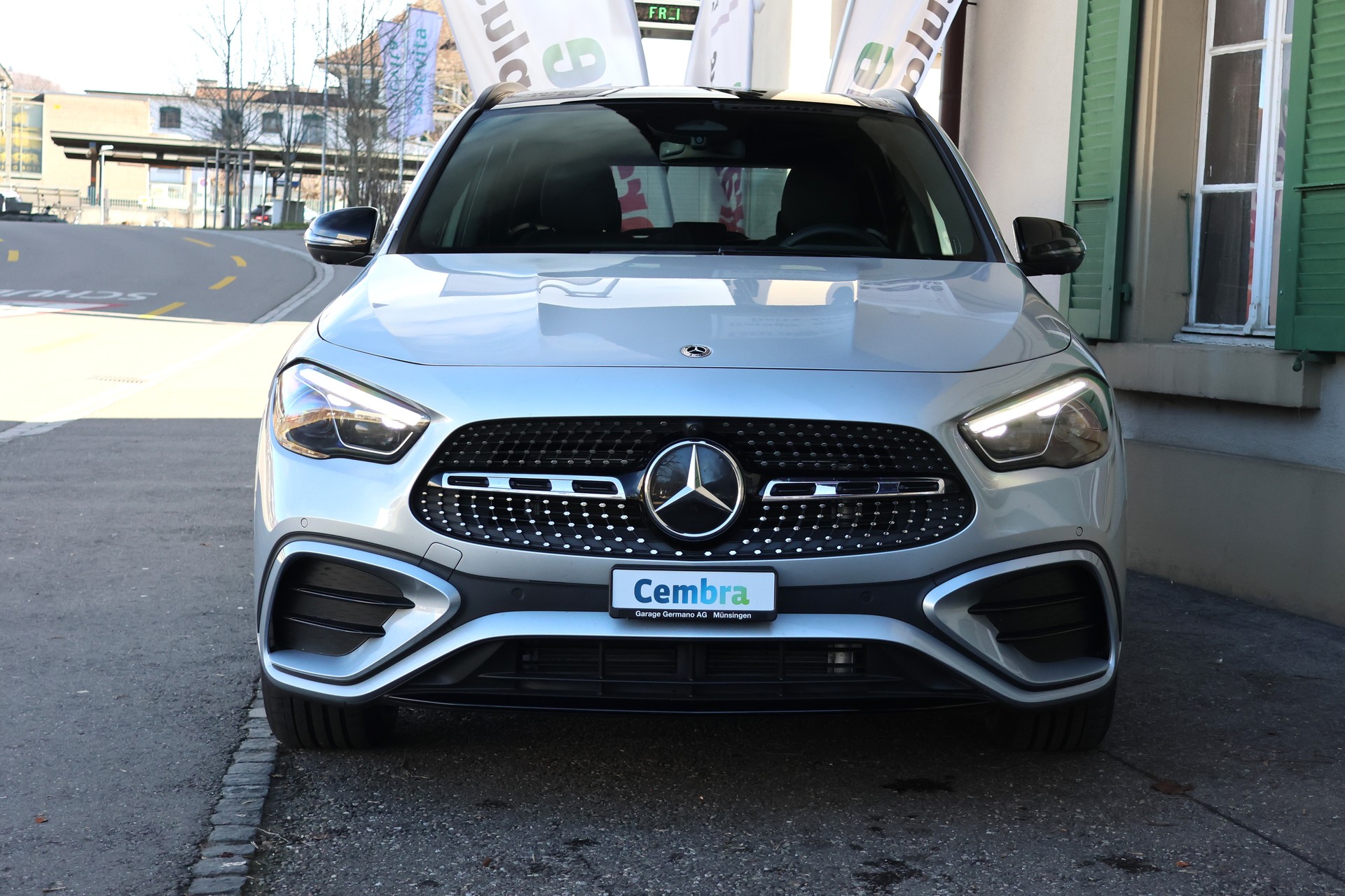 MERCEDES-BENZ GLA 220d 4Matic 8G-DCT-showroom-element-1
