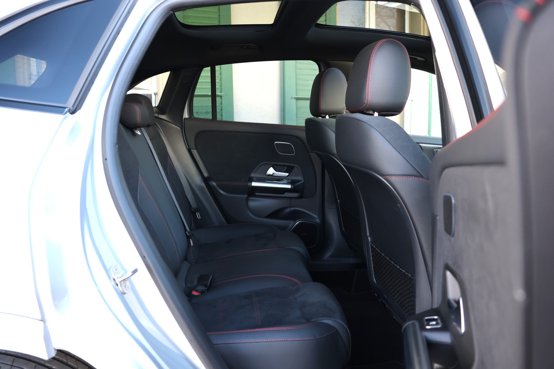 MERCEDES-BENZ GLA 220d 4Matic 8G-DCT-image-12