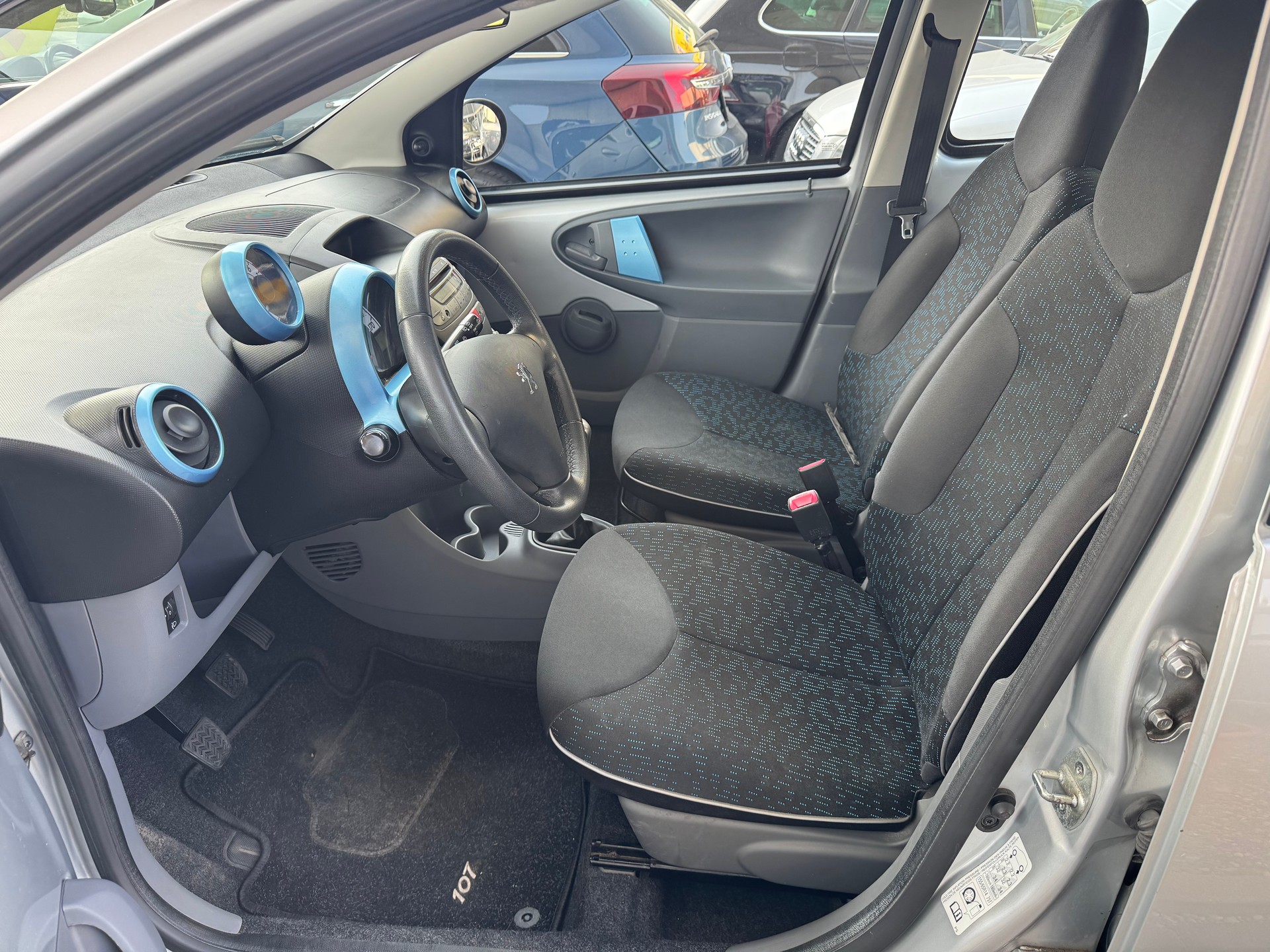 PEUGEOT 107 1.0 Swiss Edition-image-4