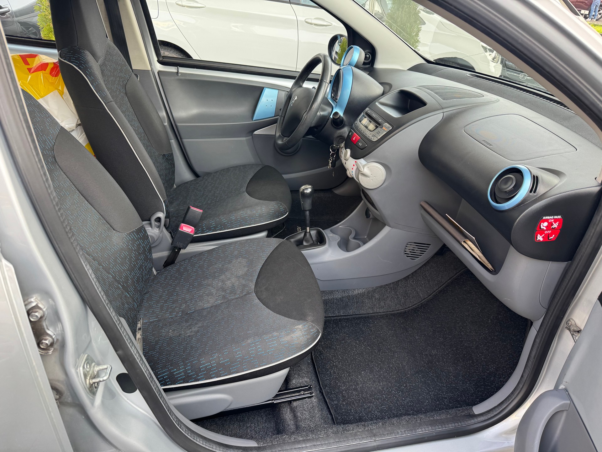 PEUGEOT 107 1.0 Swiss Edition-image-5