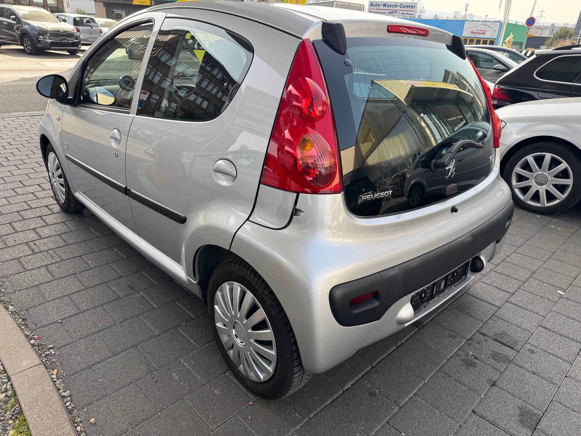 PEUGEOT 107 1.0 Swiss Edition-image-2