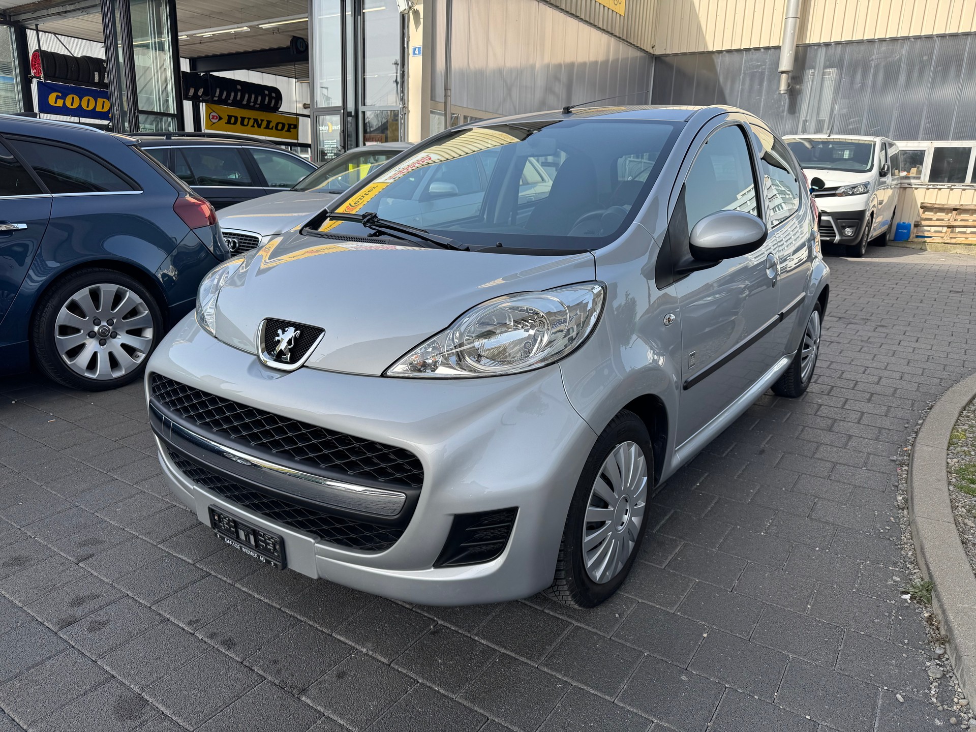 PEUGEOT 107 1.0 Swiss Edition-image-3