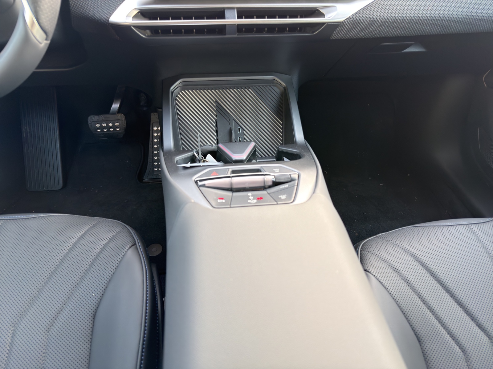BMW iX3 50 xDrive M Sport-image-15