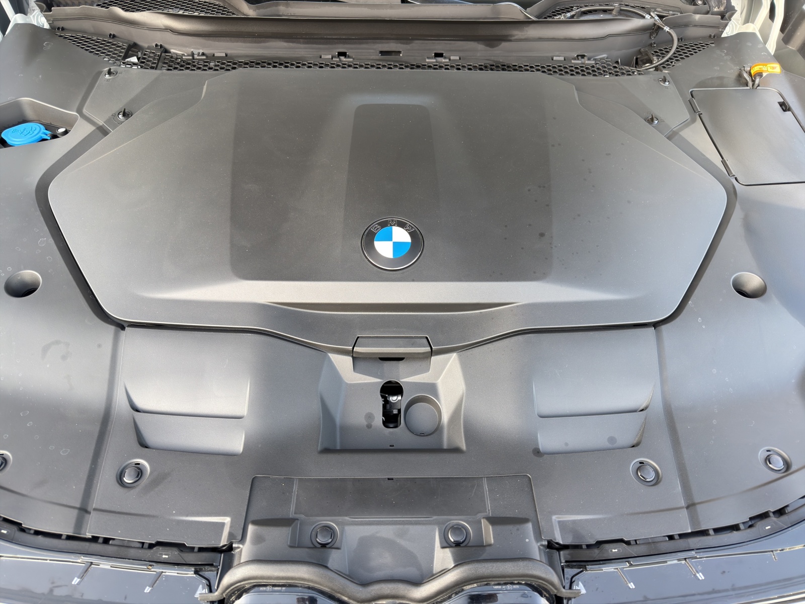 BMW iX3 50 xDrive M Sport-image-9