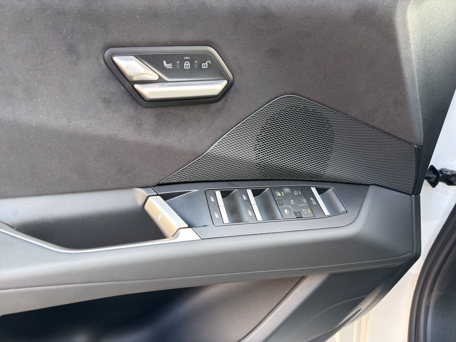 BMW iX3 50 xDrive M Sport-image-19
