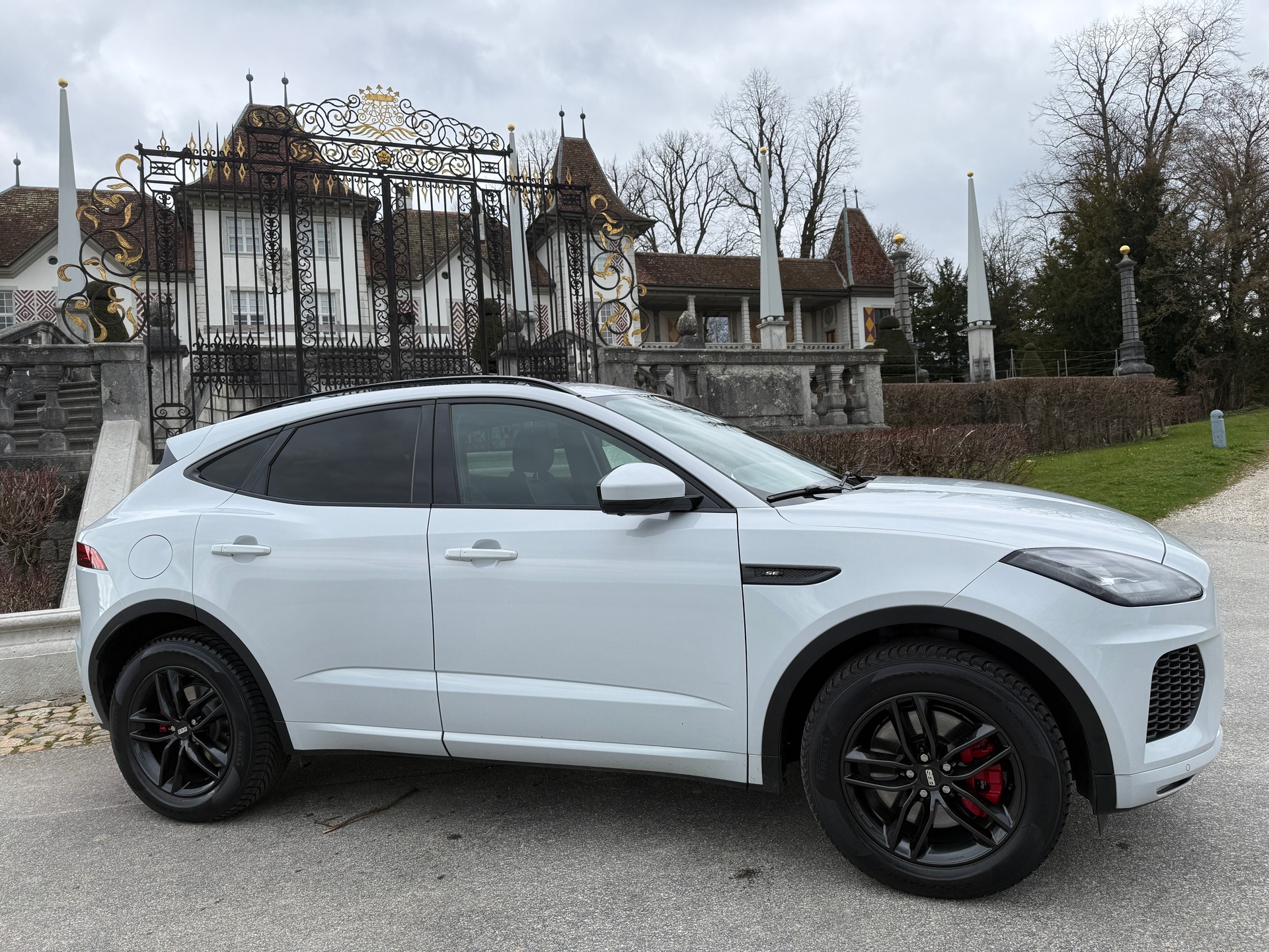 JAGUAR E-Pace 2.0 P250 R-Dynamic SE AWD Automatik-image-23