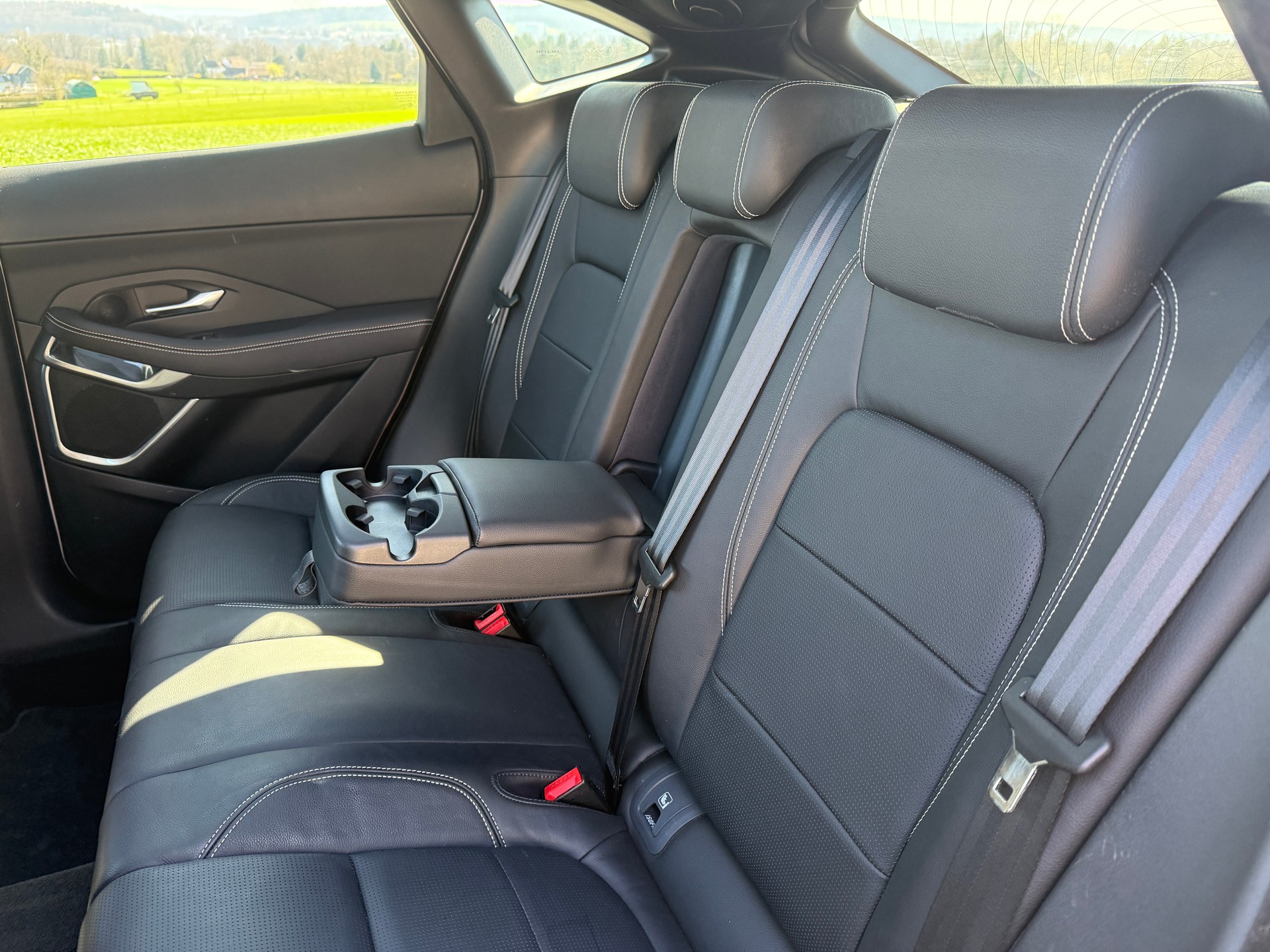 JAGUAR E-Pace 2.0 P250 R-Dynamic SE AWD Automatik-image-18