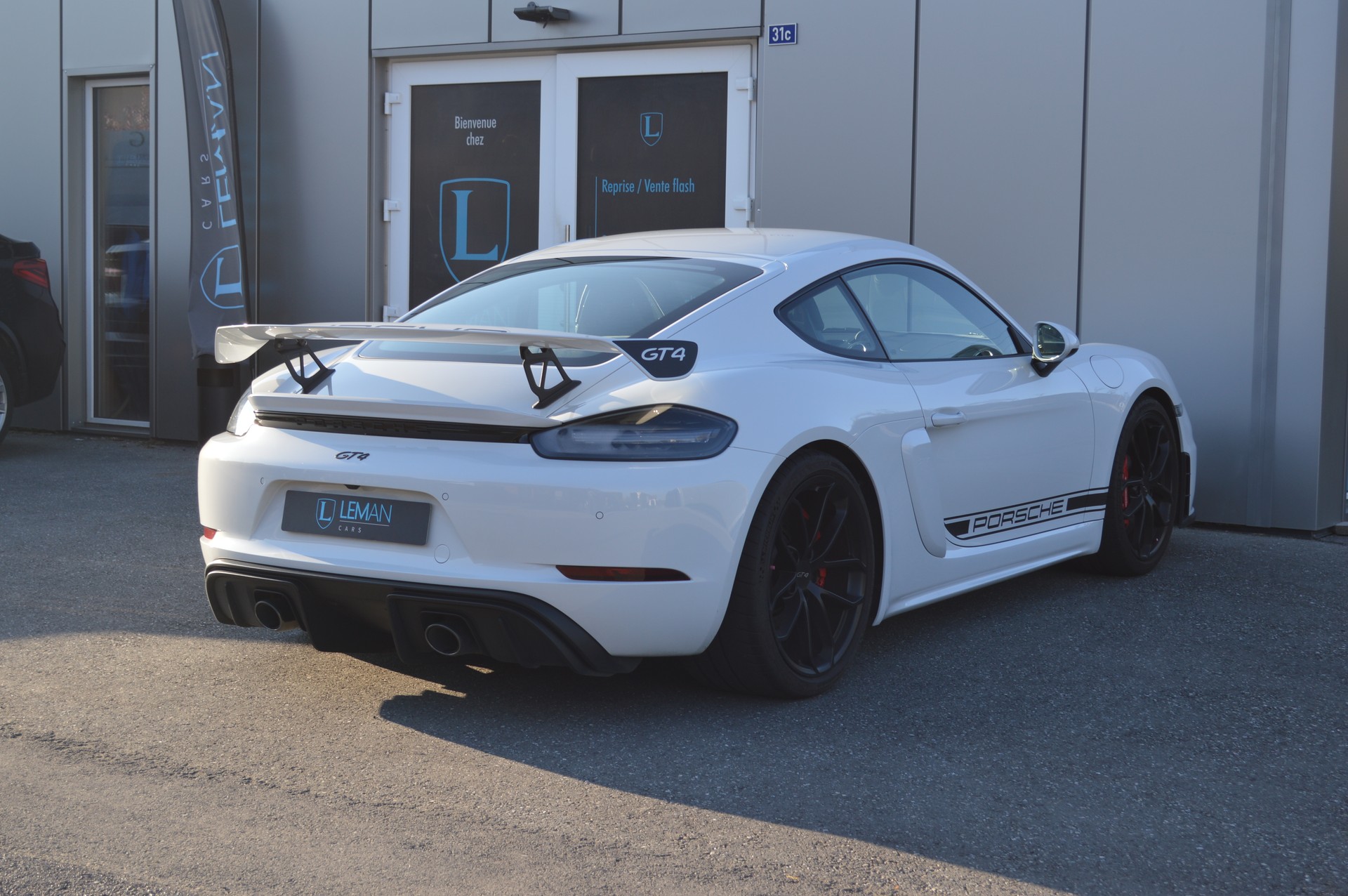 PORSCHE 718 Cayman GT4-image-4