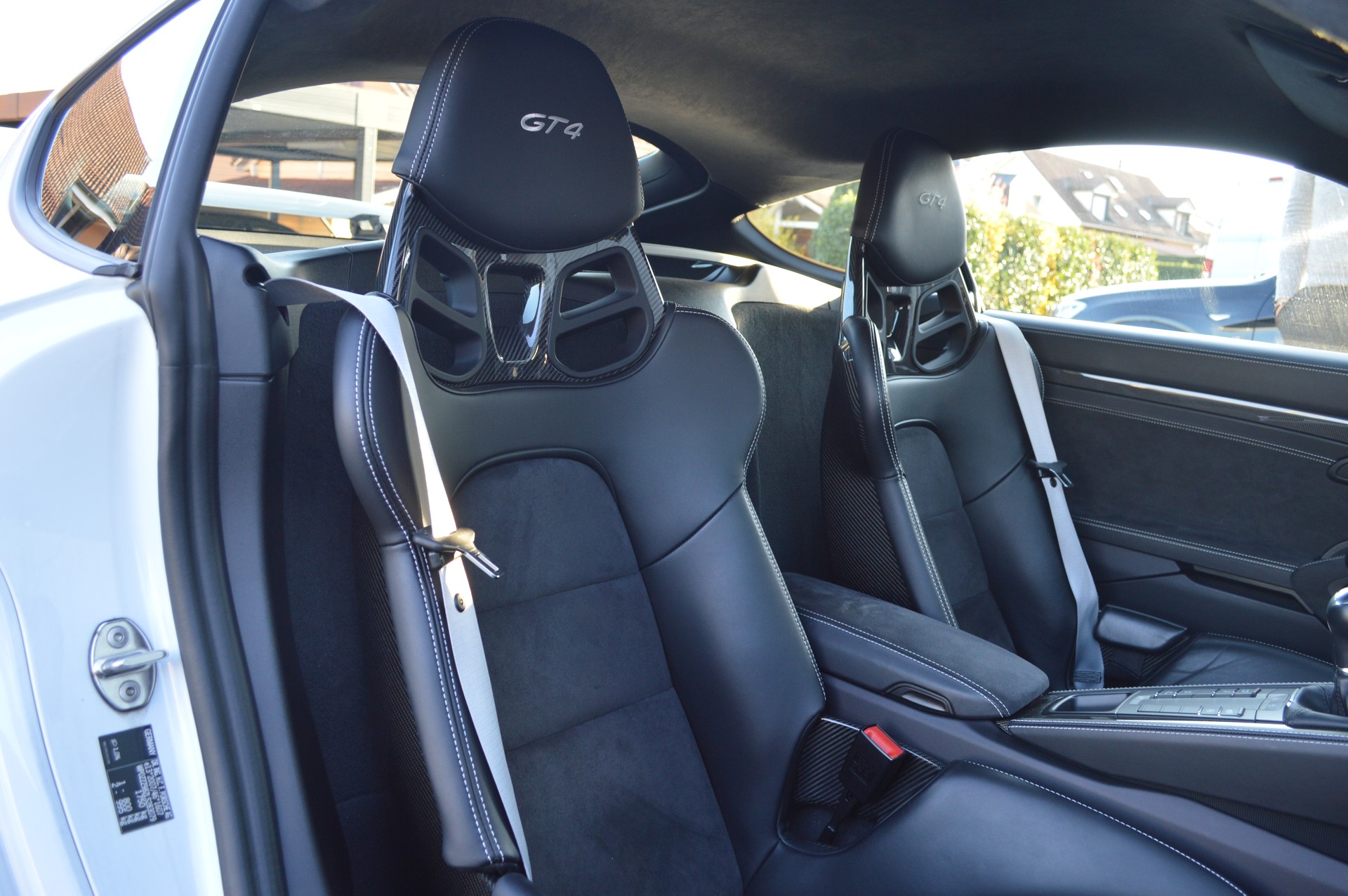 PORSCHE 718 Cayman GT4-image-9