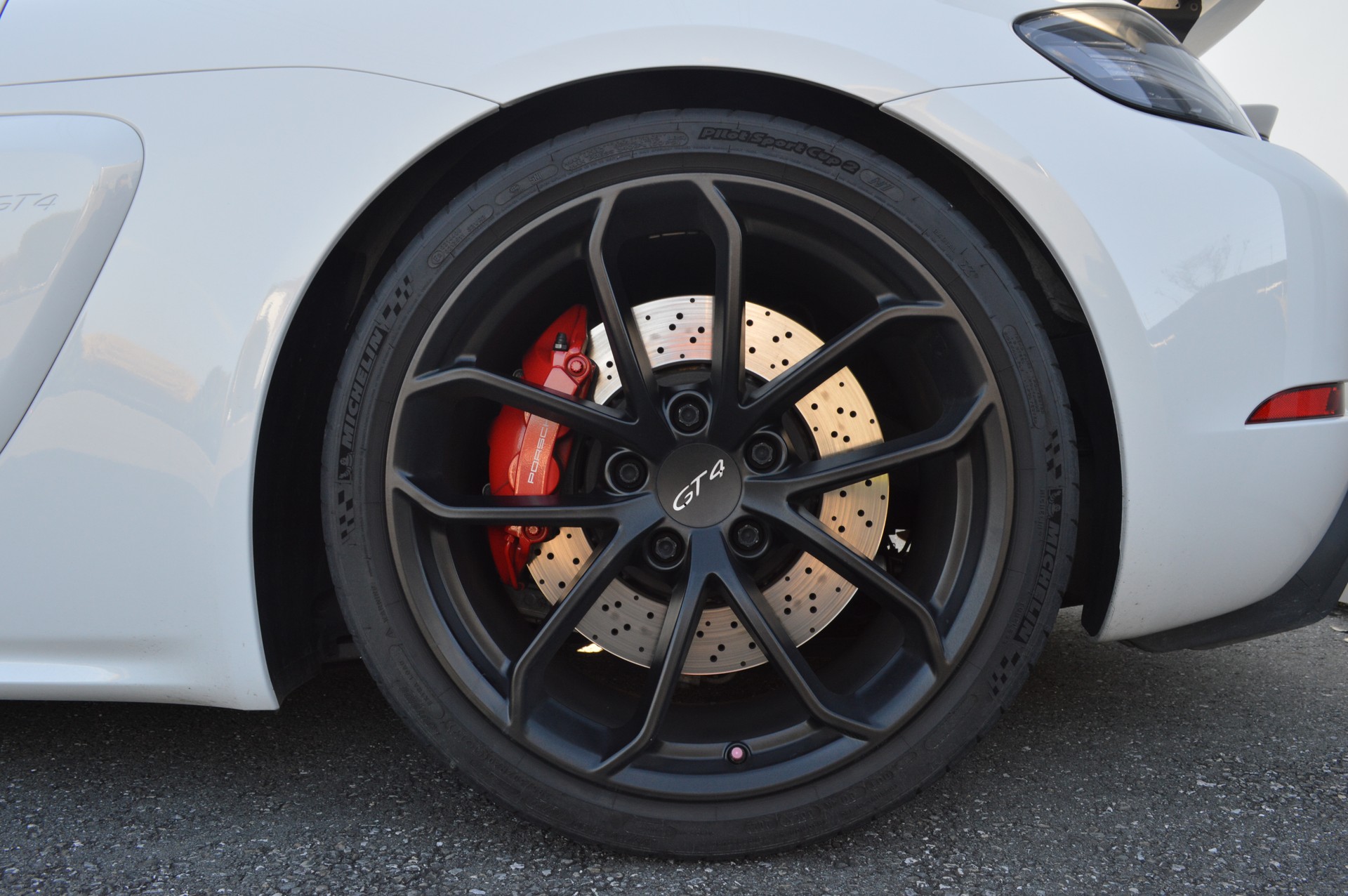 PORSCHE 718 Cayman GT4-image-7