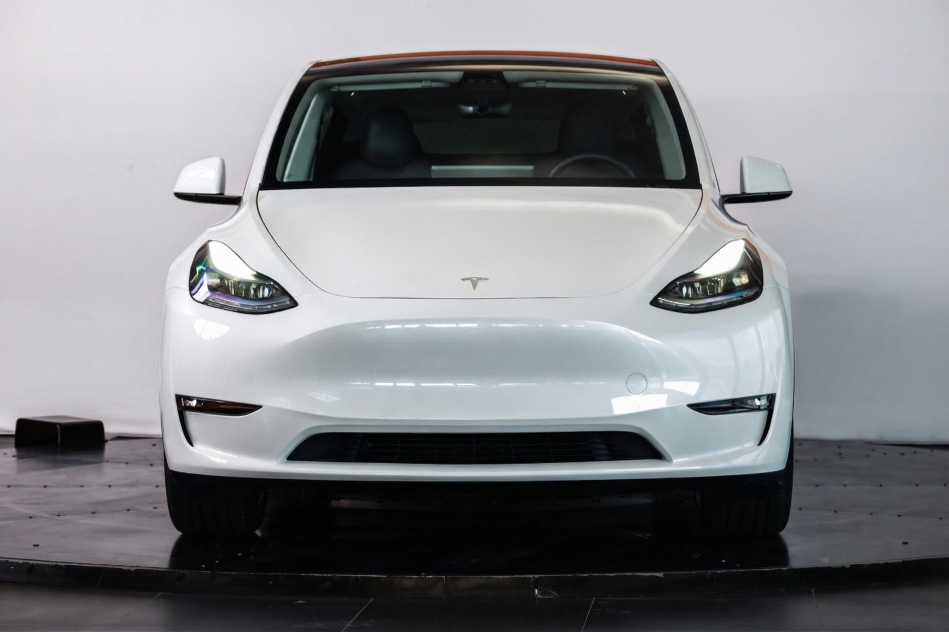 TESLA Model Y Long Range-image-1