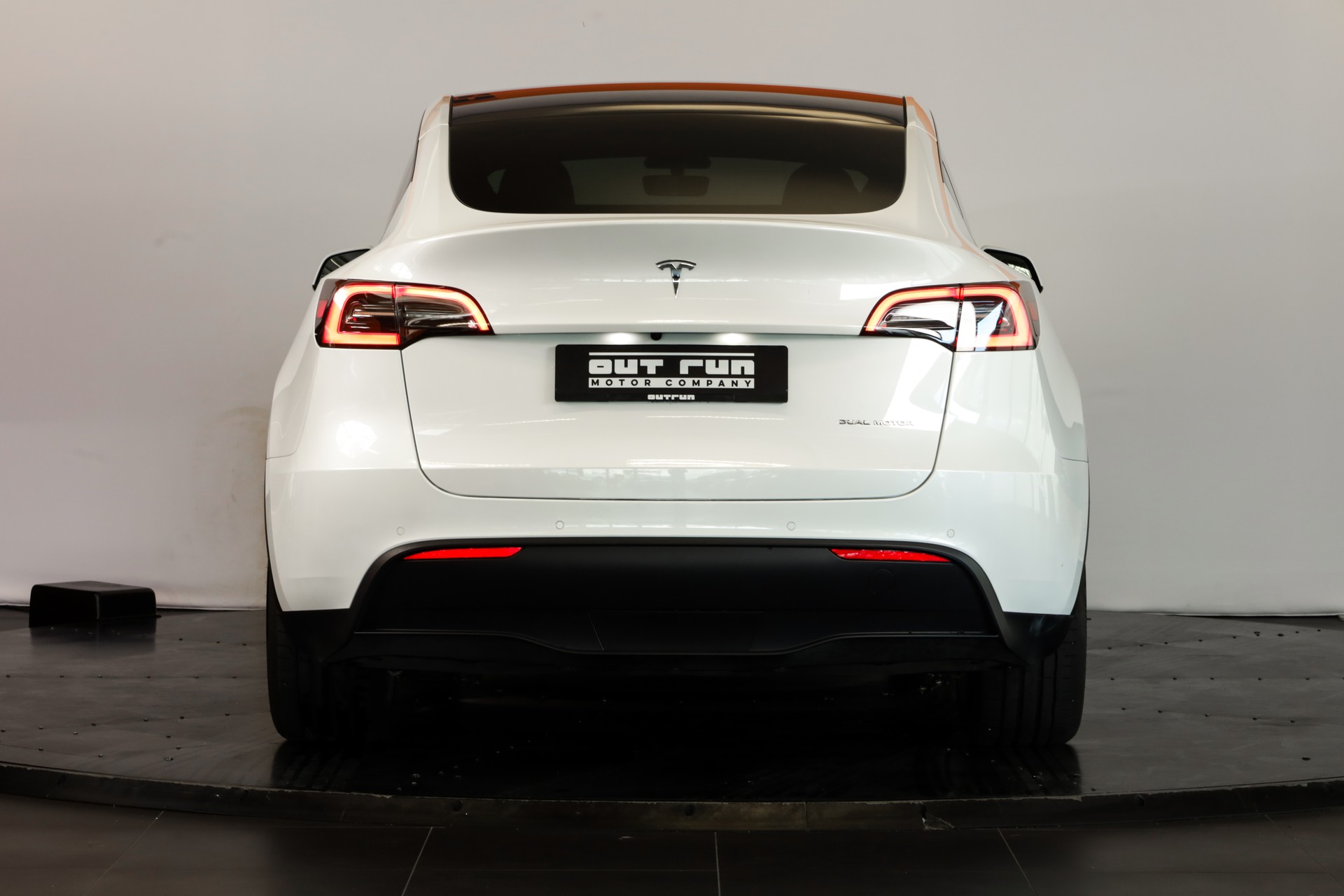 TESLA Model Y Long Range-image-2