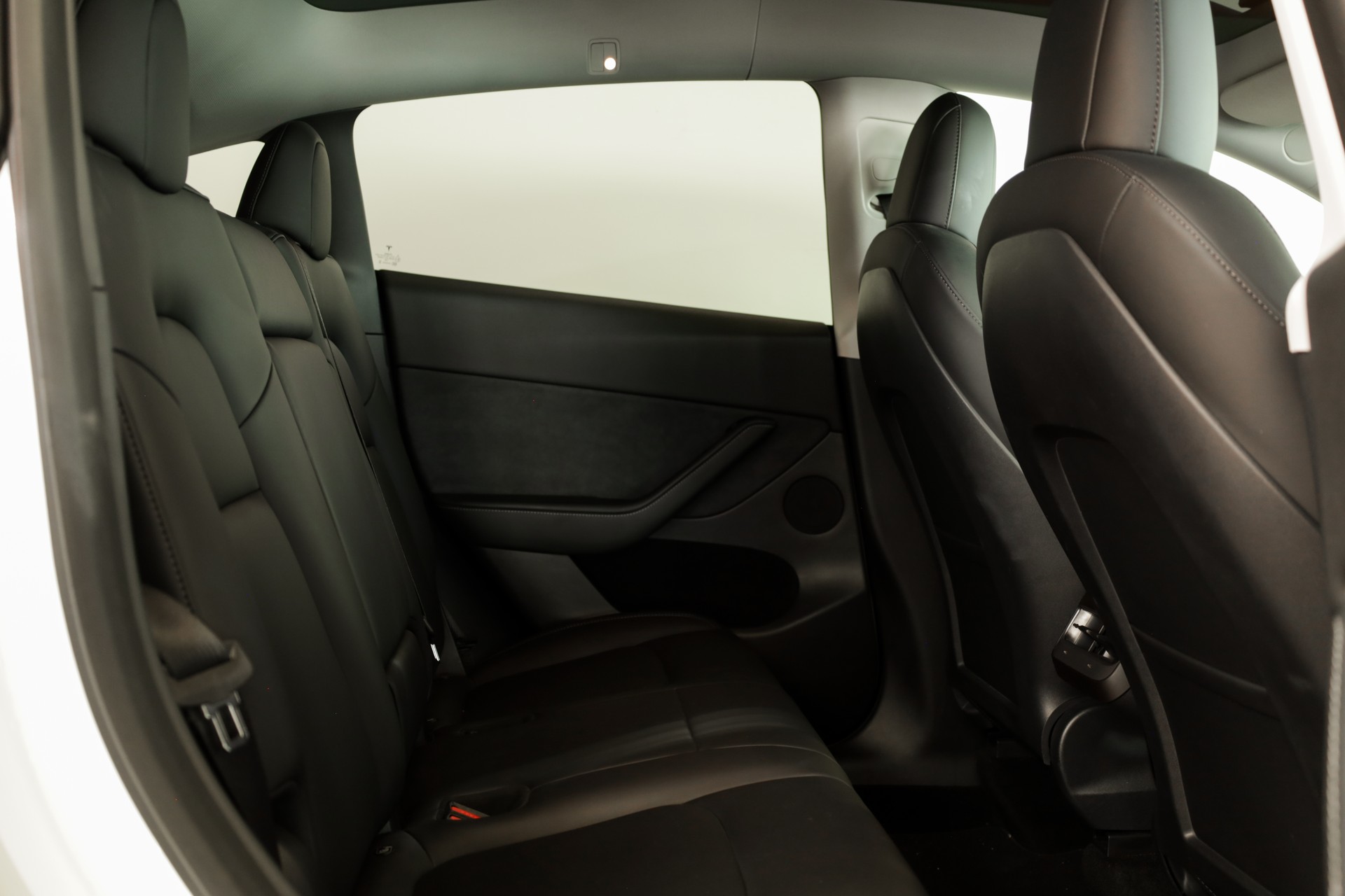 TESLA Model Y Long Range-image-14