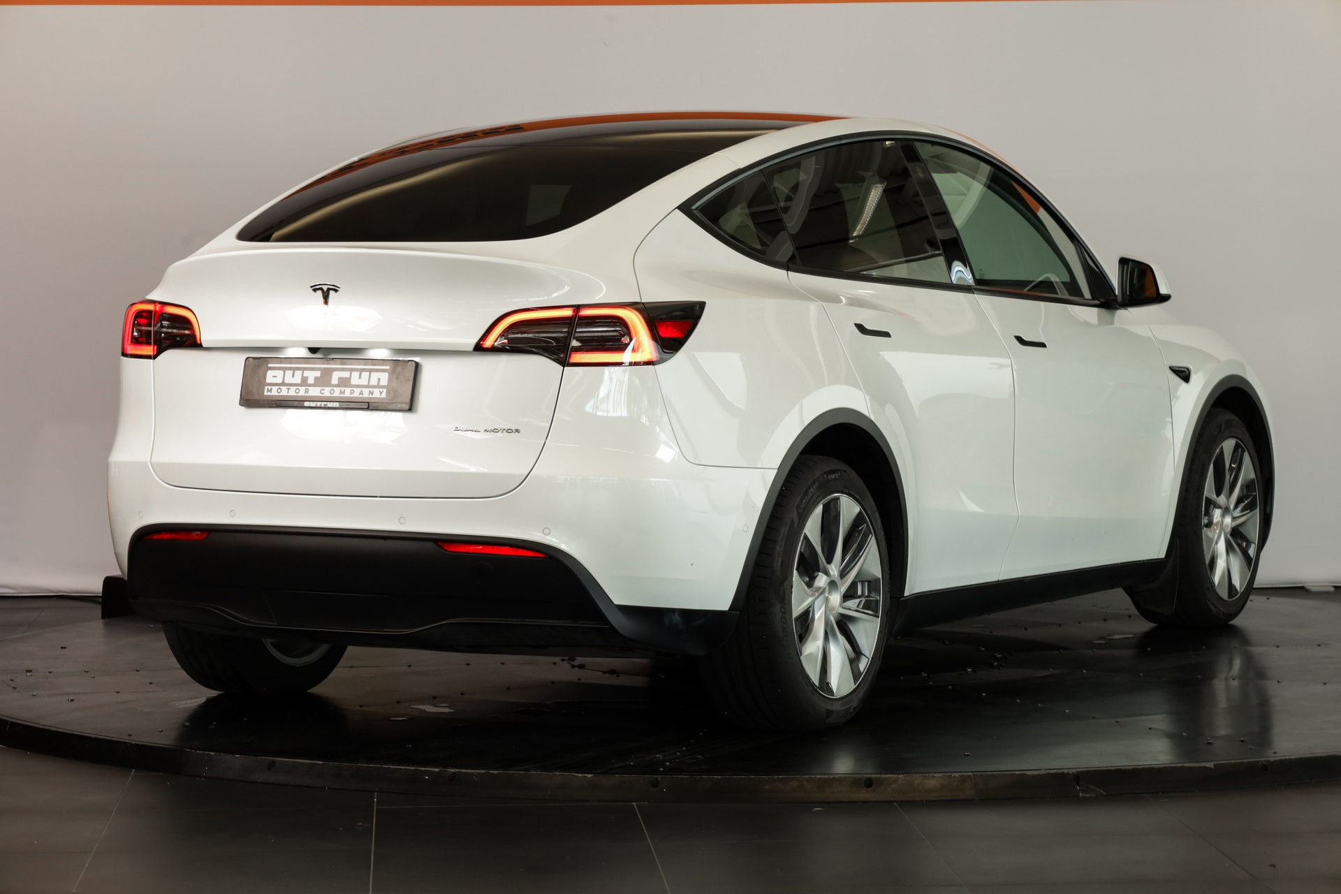 TESLA Model Y Long Range-image-3