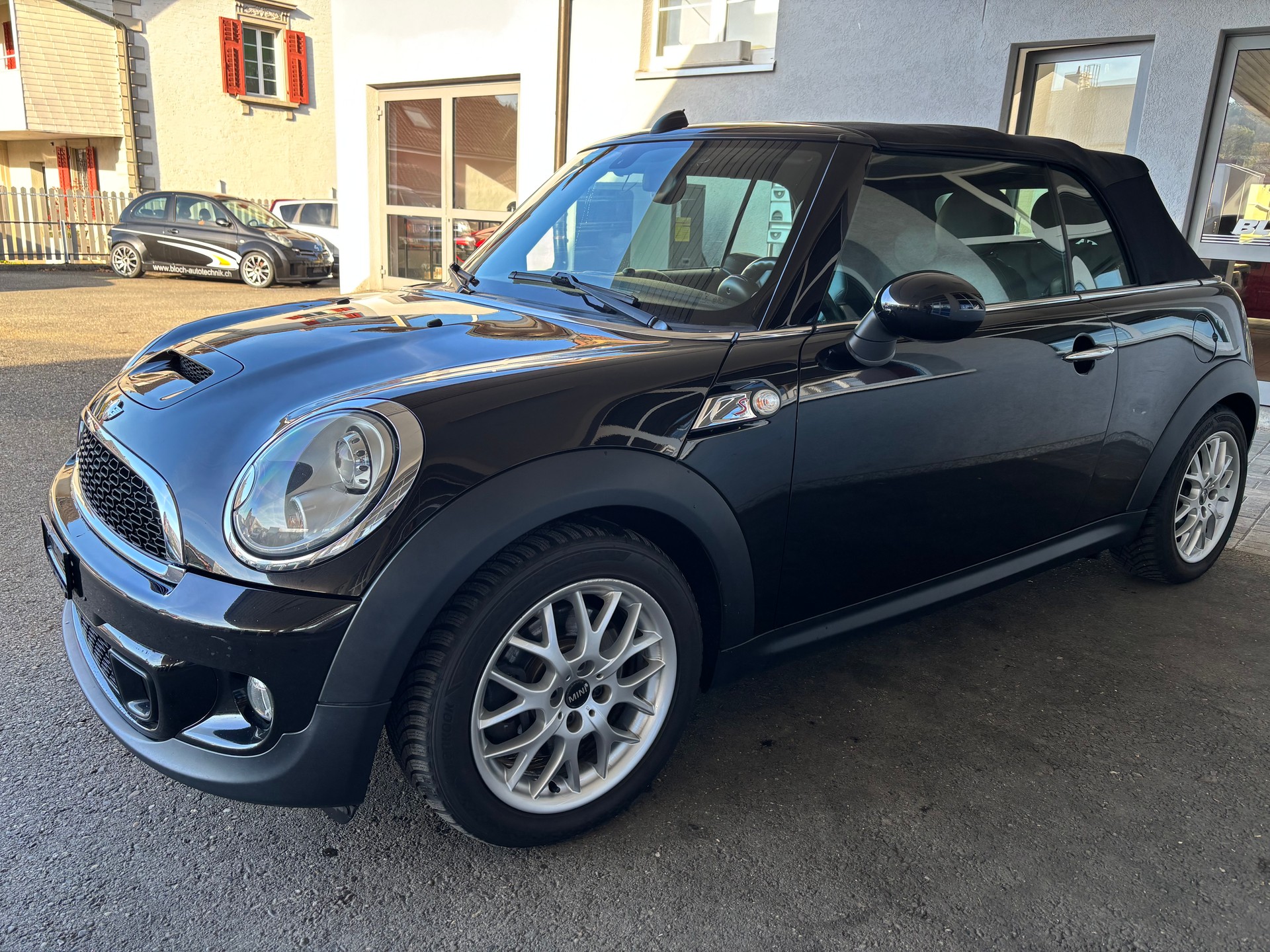 MINI Cooper S Cabriolet-image-3