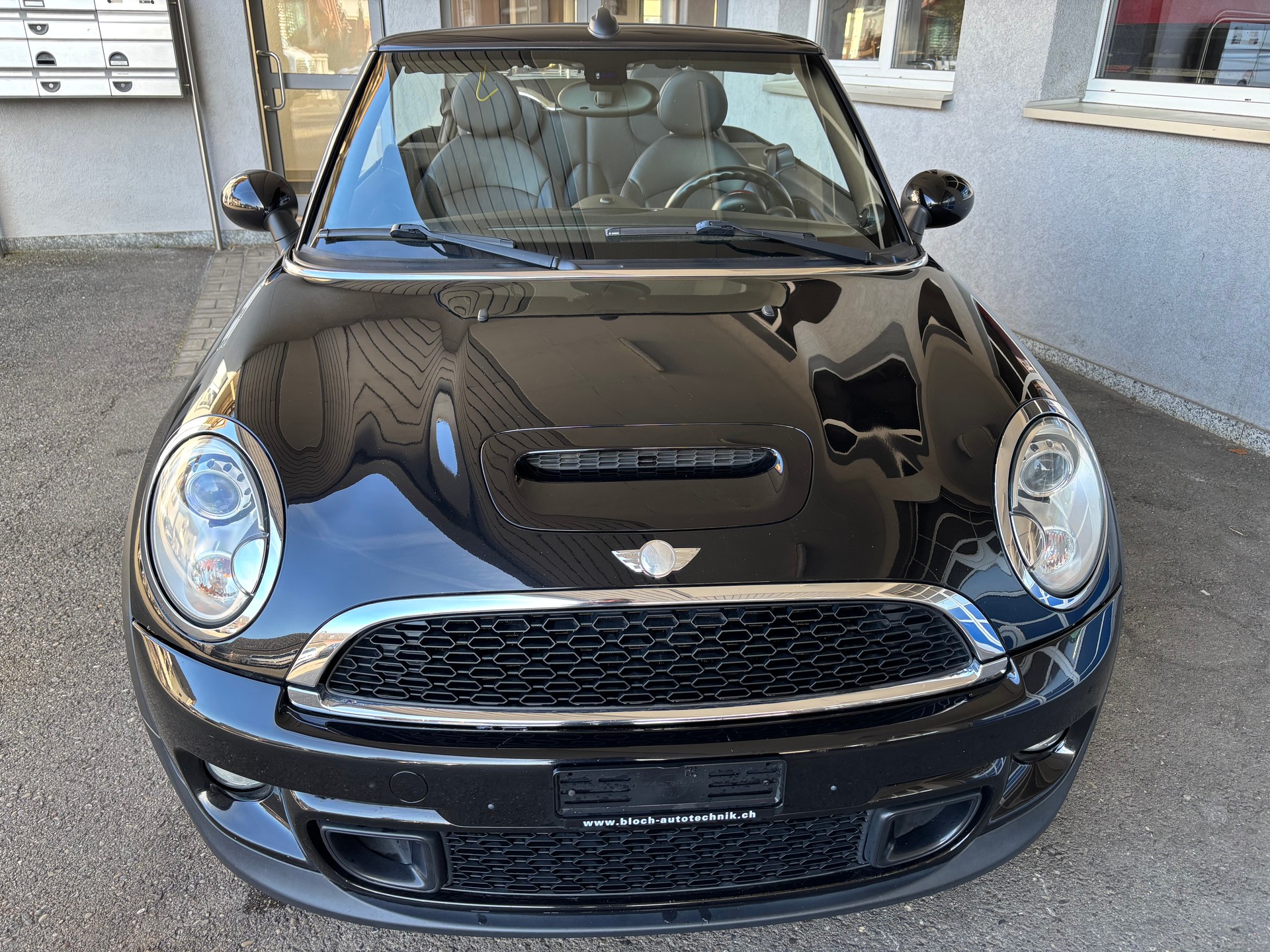 MINI Cooper S Cabriolet-image-0