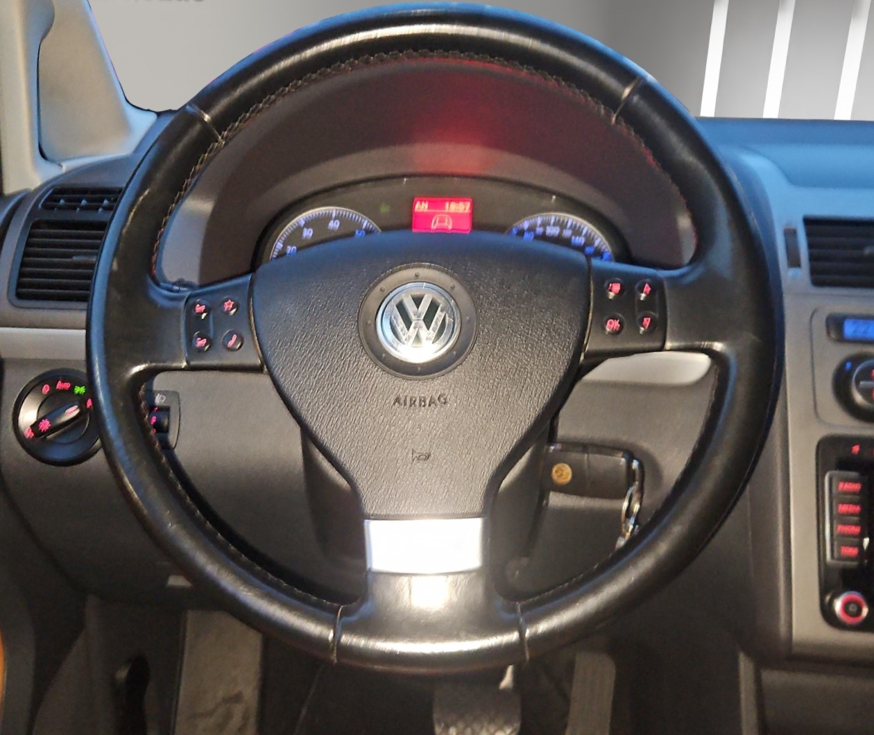 VW Touran 1.4 TSI Highline DSG-image-7