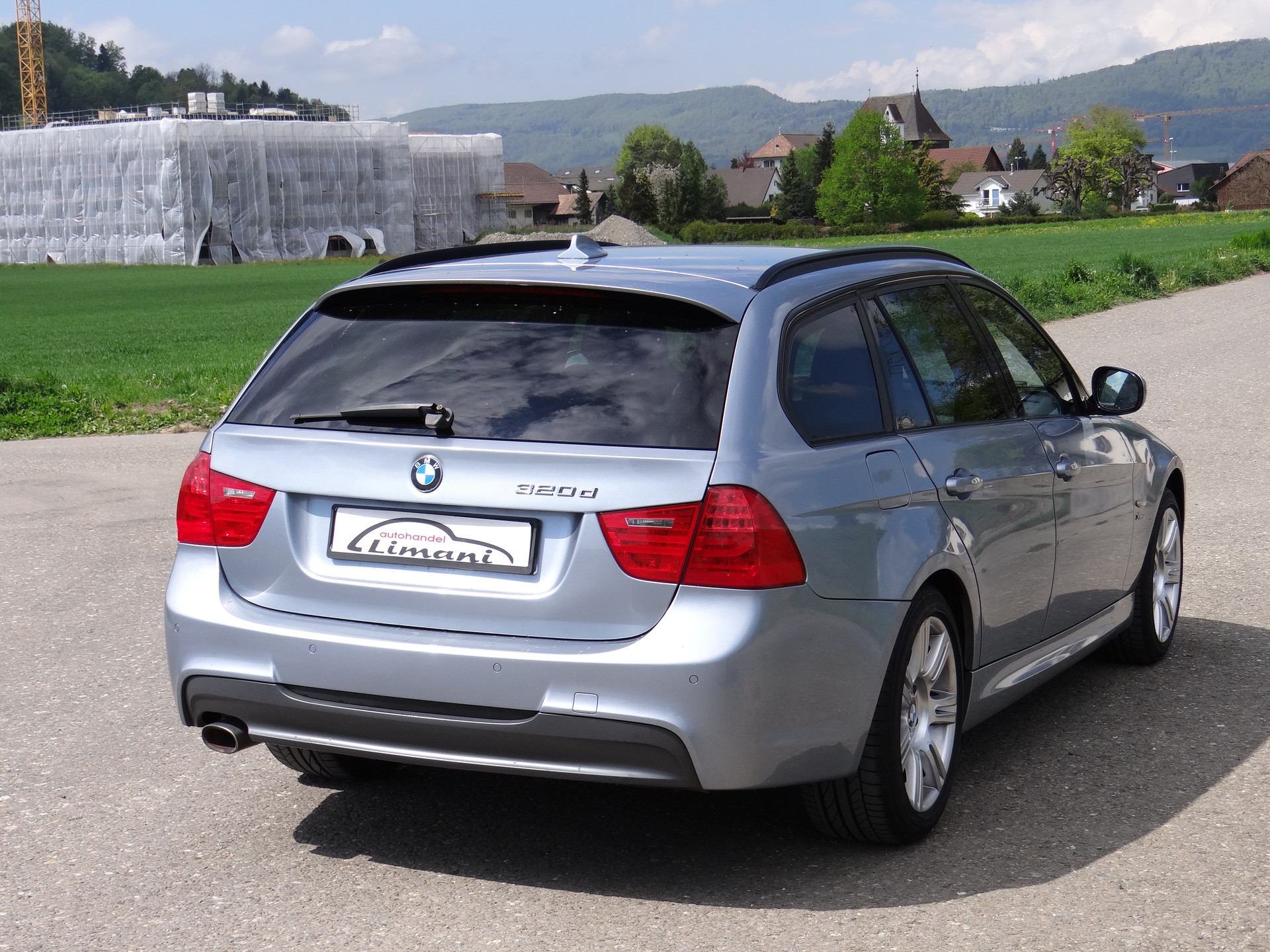 BMW 320d xDrive Touring Dynamic Edition Steptronic-image-5