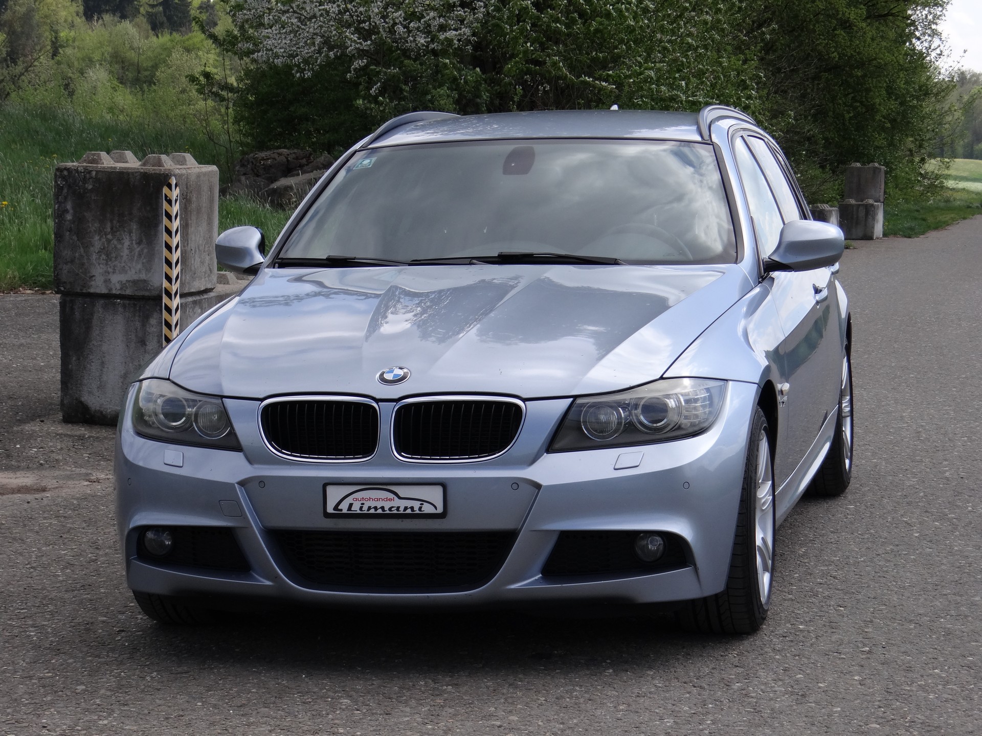 BMW 320d xDrive Touring Dynamic Edition Steptronic-image-2