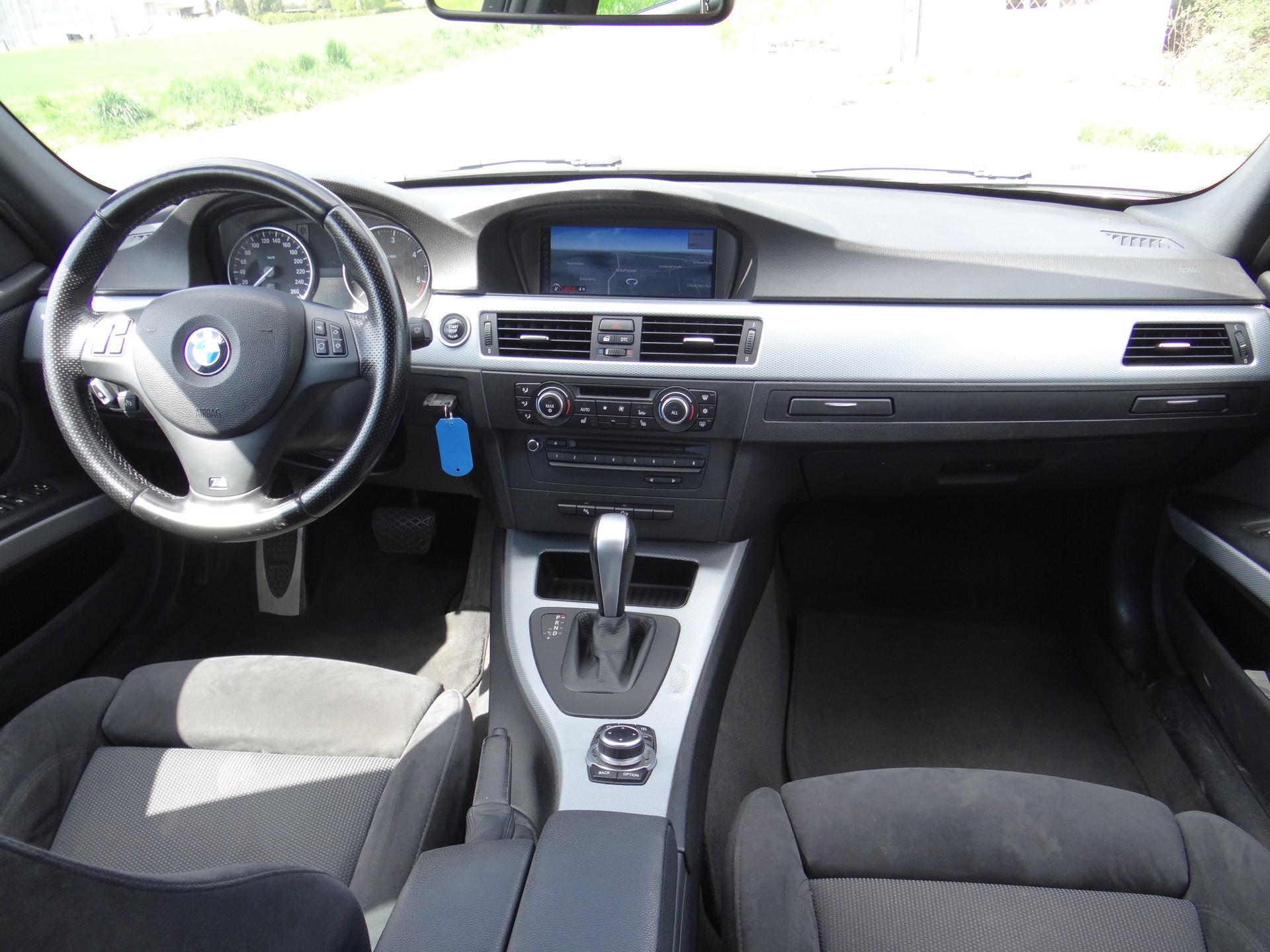 BMW 320d xDrive Touring Dynamic Edition Steptronic-image-8