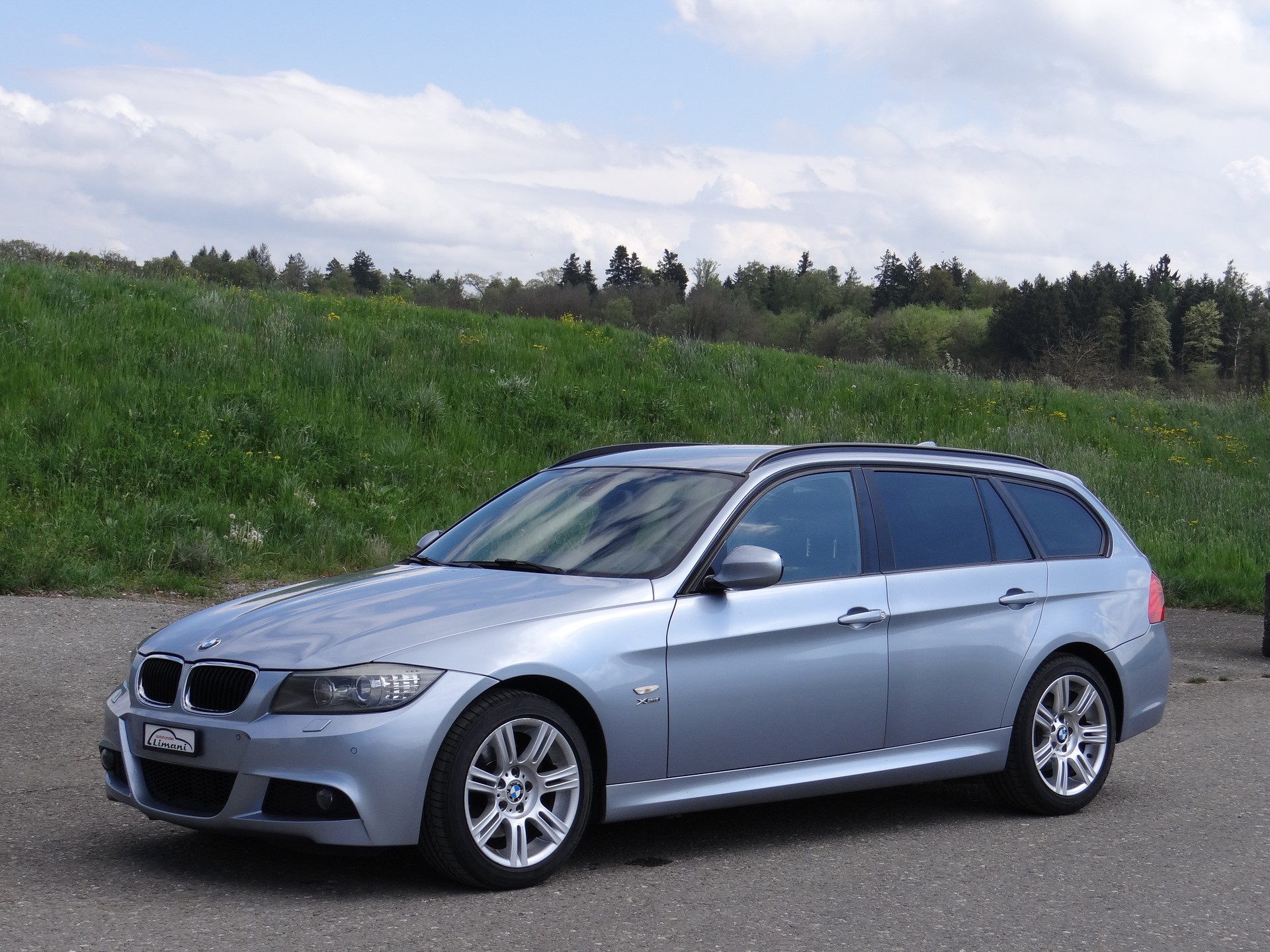 BMW 320d xDrive Touring Dynamic Edition Steptronic-image-1