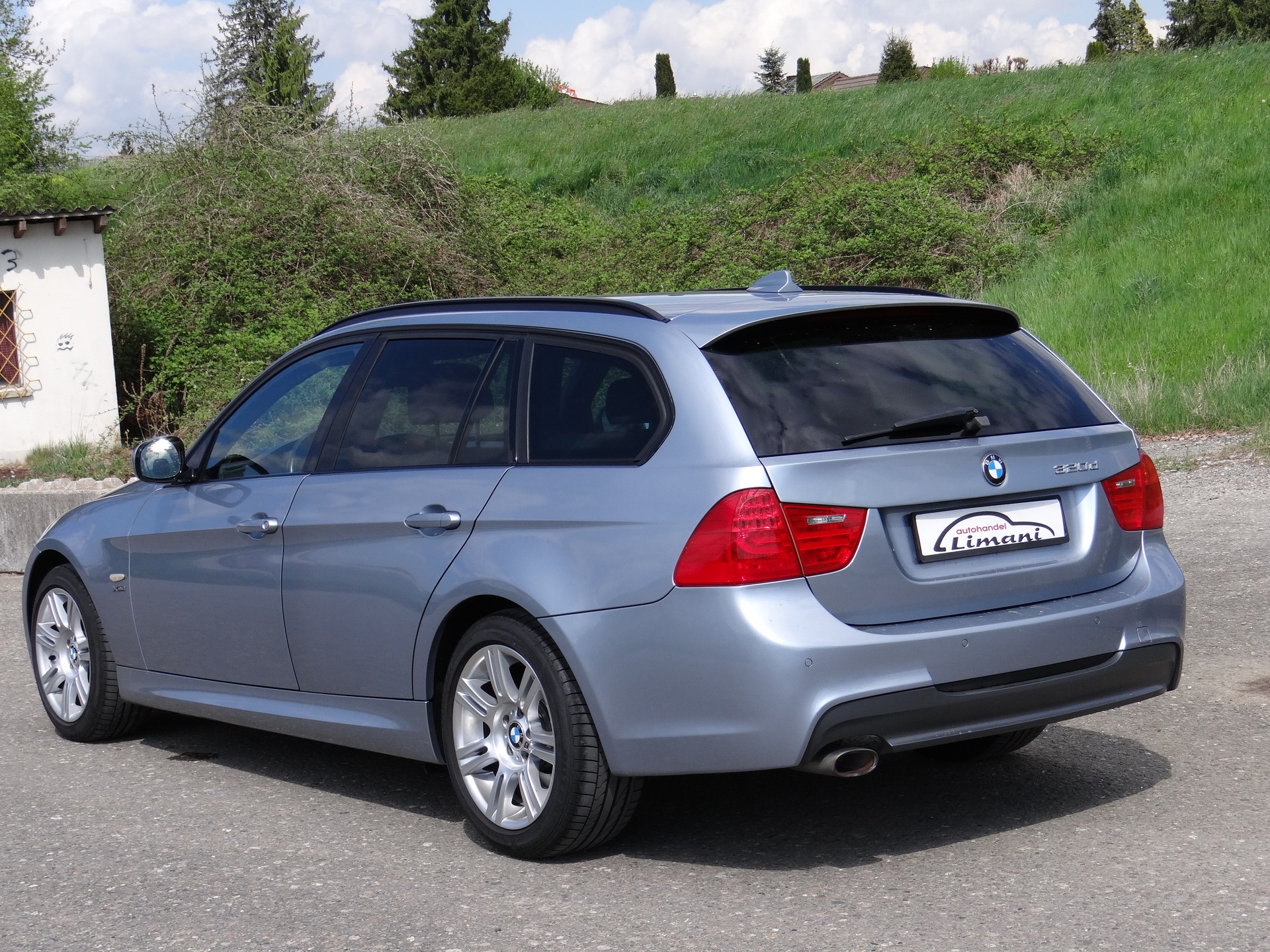 BMW 320d xDrive Touring Dynamic Edition Steptronic-image-6