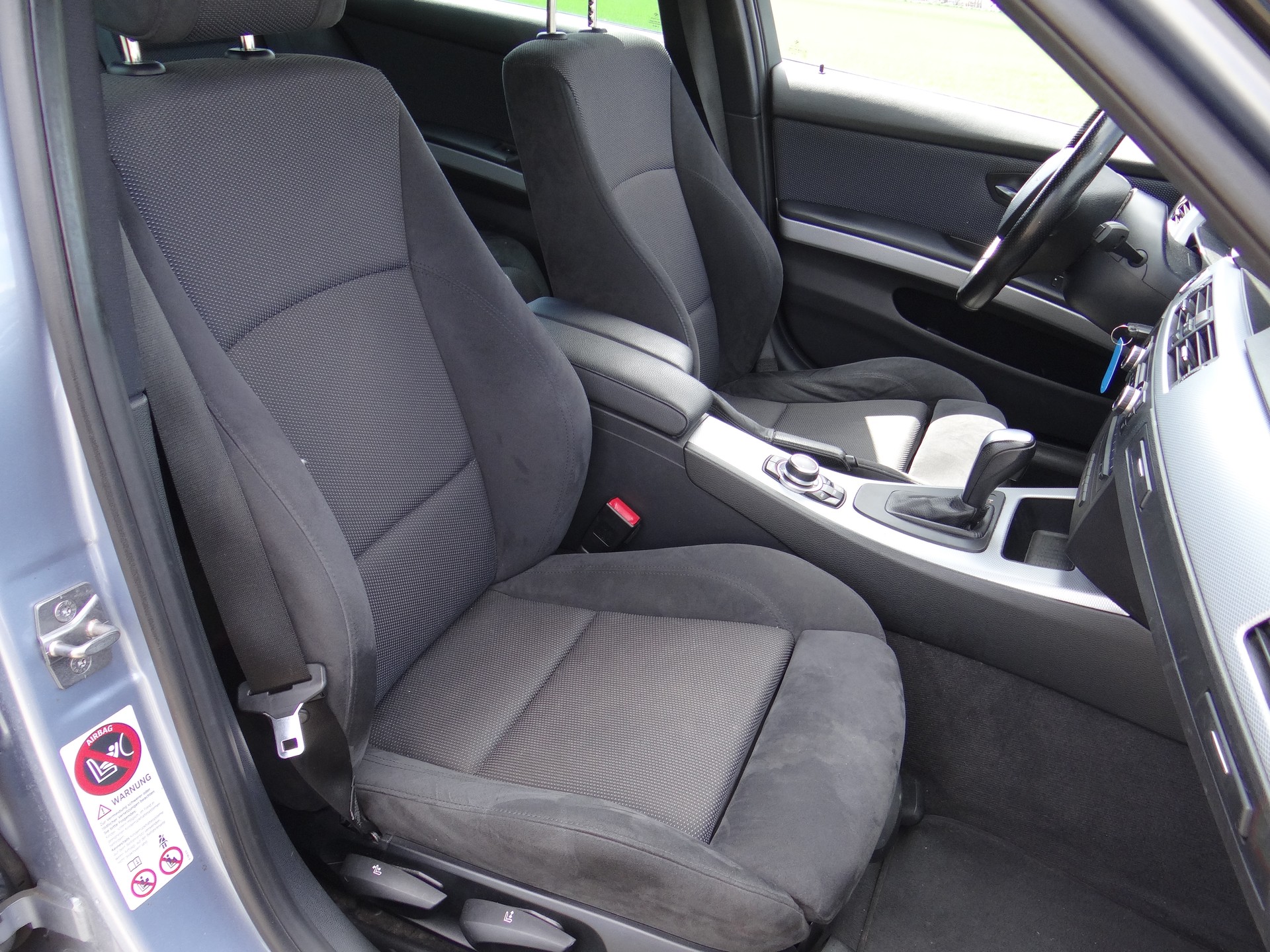 BMW 320d xDrive Touring Dynamic Edition Steptronic-image-10