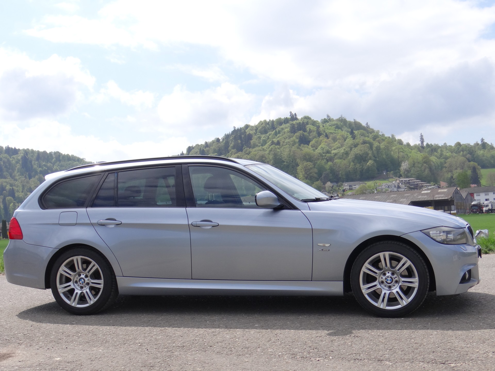 BMW 320d xDrive Touring Dynamic Edition Steptronic-image-4
